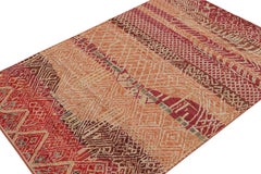 Rug & Kilim's Moroccan Style Rug in Red, Orange & Beige-Brown Geometric Patterns (tapis de style marocain à motifs géométriques rouges, orange et beige-brun)