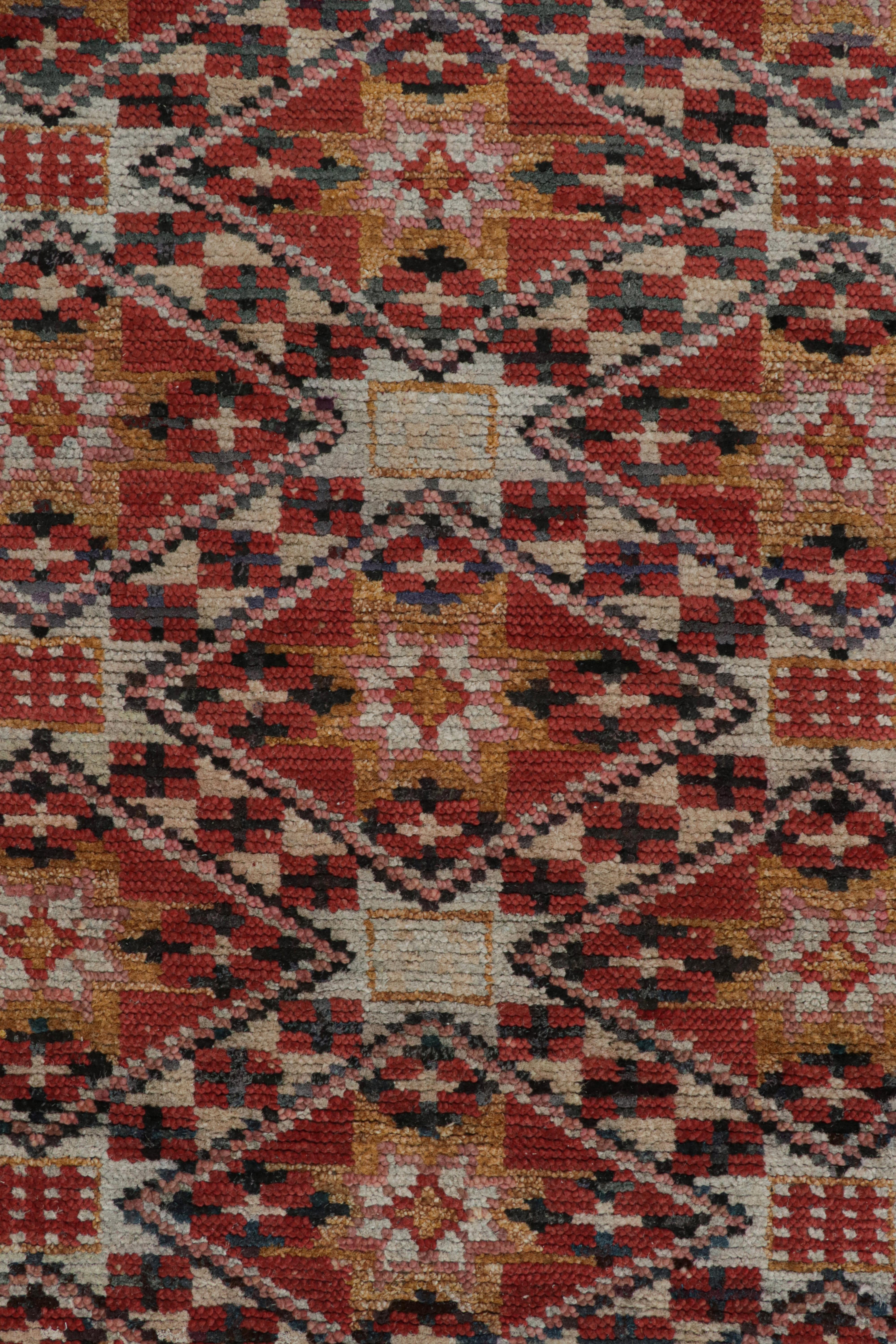 Tapis de style marocain rouge à motifs géométriques dorés de Rug & Kilim Neuf - En vente à Long Island City, NY
