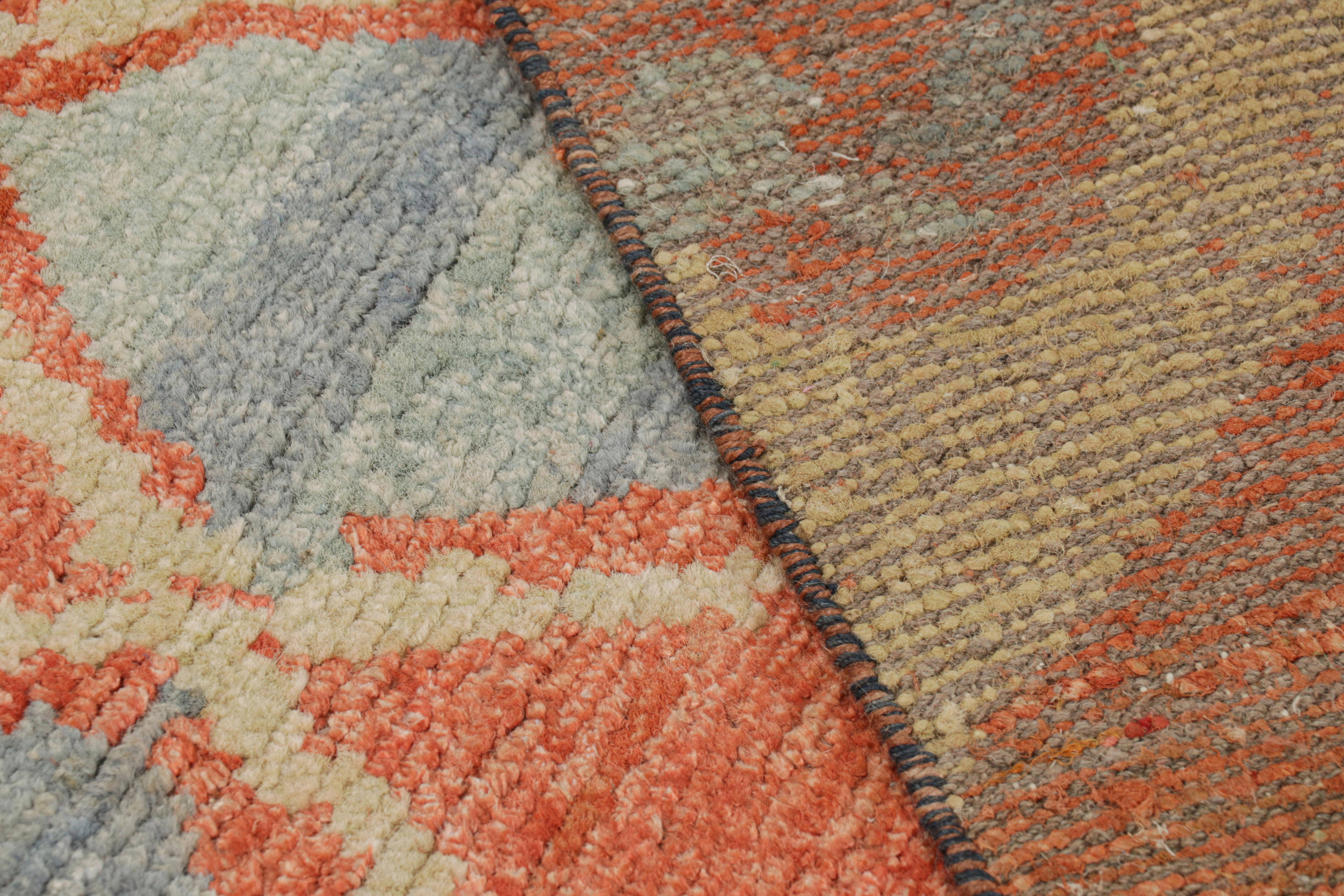 Rug & Kilim's Marokkanischer Teppich in Rost mit geometrischen Mustern (21. Jahrhundert und zeitgenössisch) im Angebot