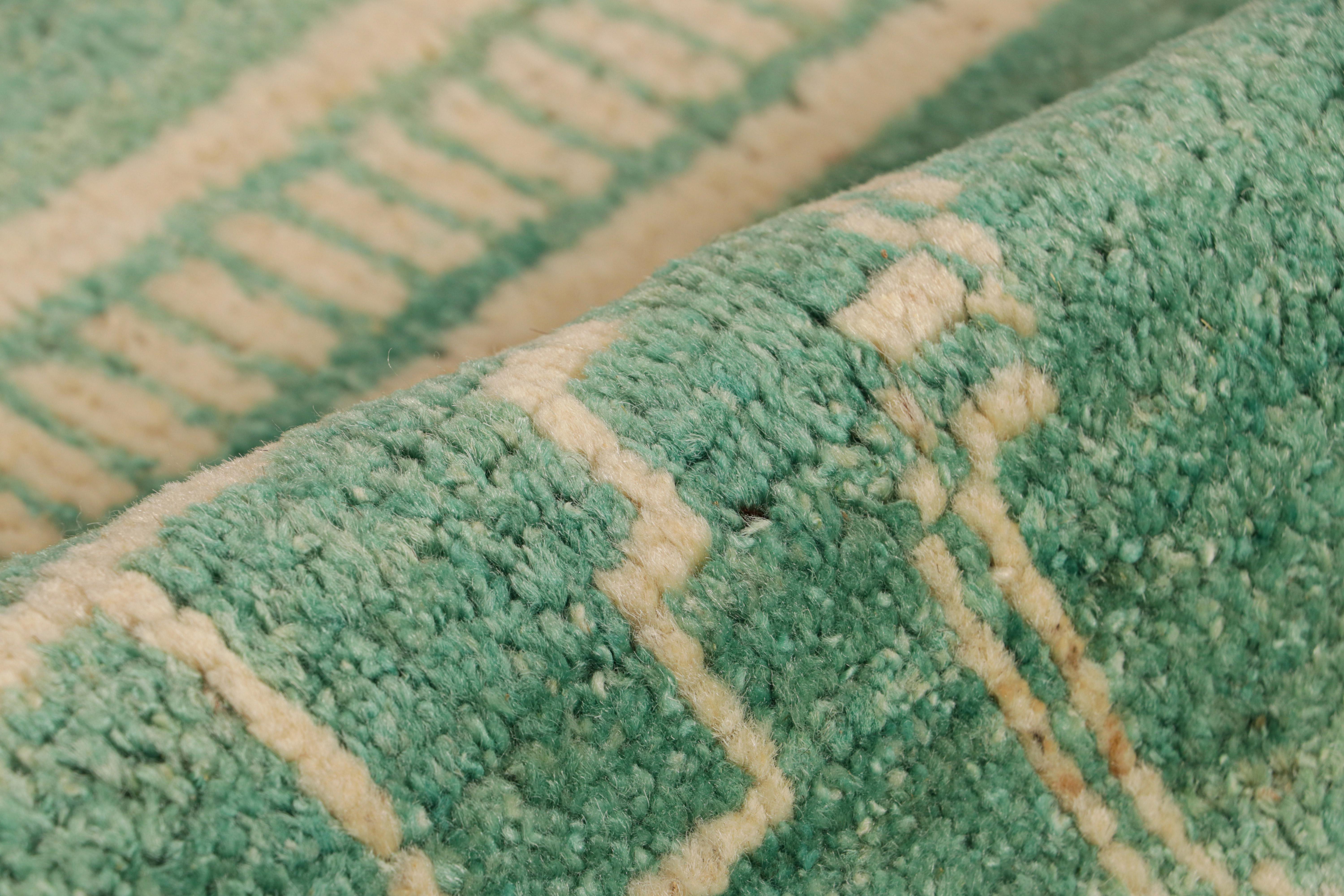 Rug & Kilim's Marokkanischer Teppich in Türkis mit geometrischen Stammesmustern im Zustand „Neu“ im Angebot in Long Island City, NY