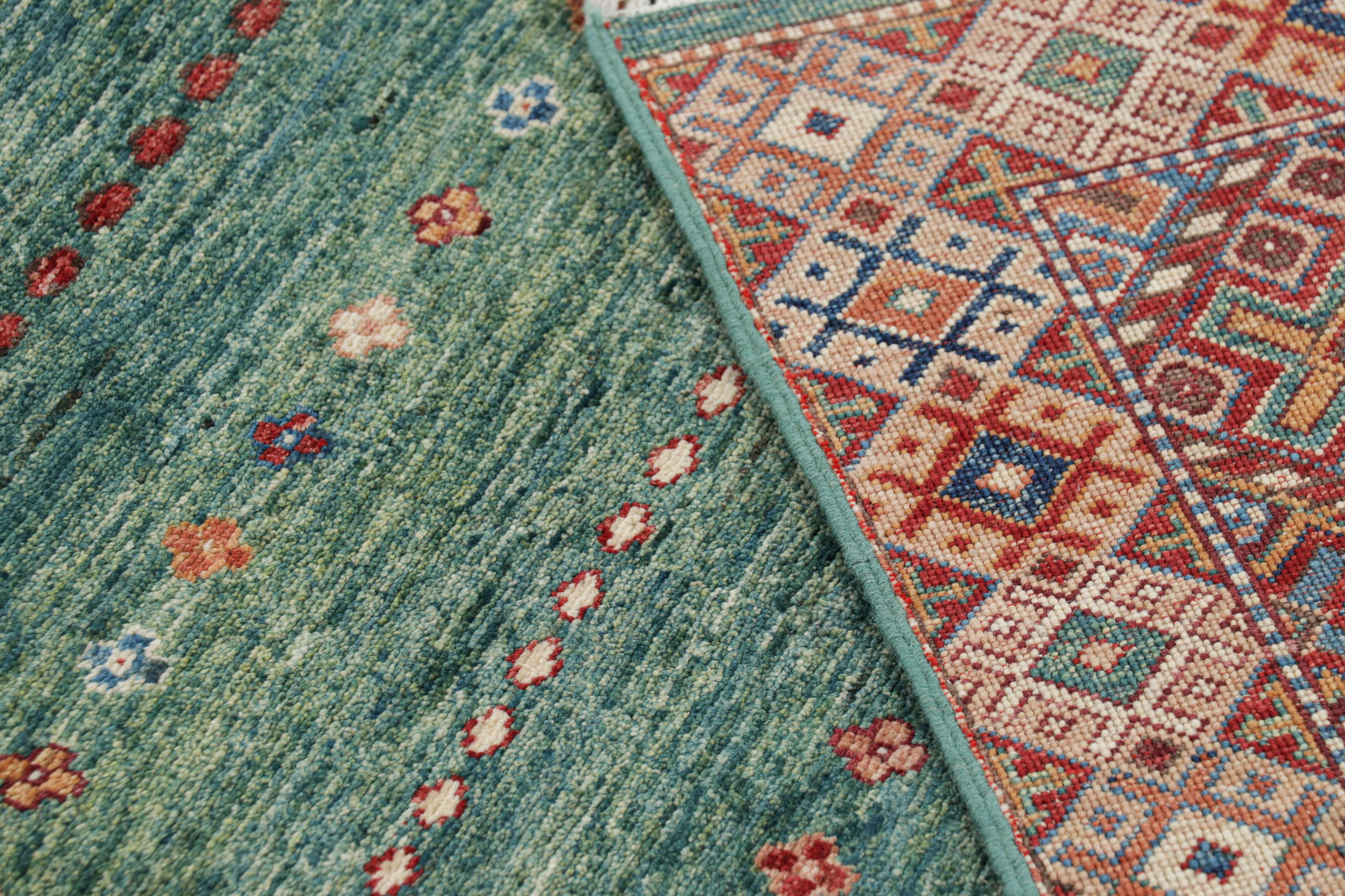Alfombra de estilo marroquí de Rug & Kilim con vibrantes motivos geométricos policromáticos Siglo XXI y contemporáneo en venta