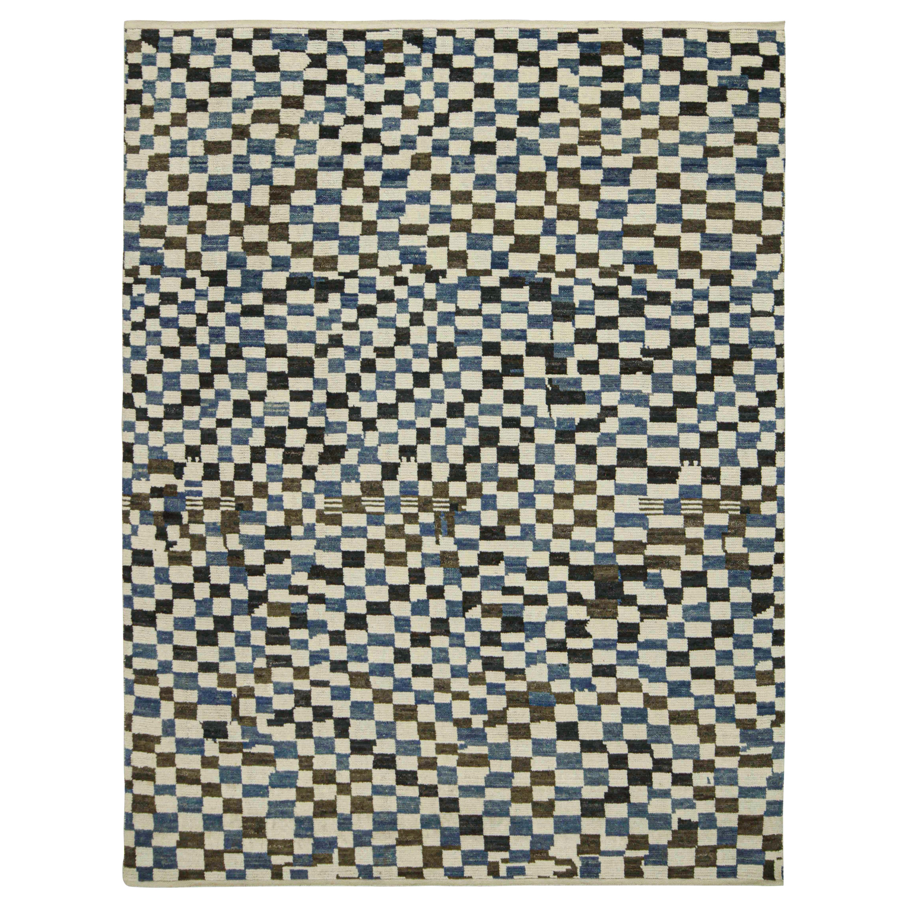 Alfombra de estilo marroquí de Rug & Kilim con estampado de cuadros blancos, azules y marrones en venta