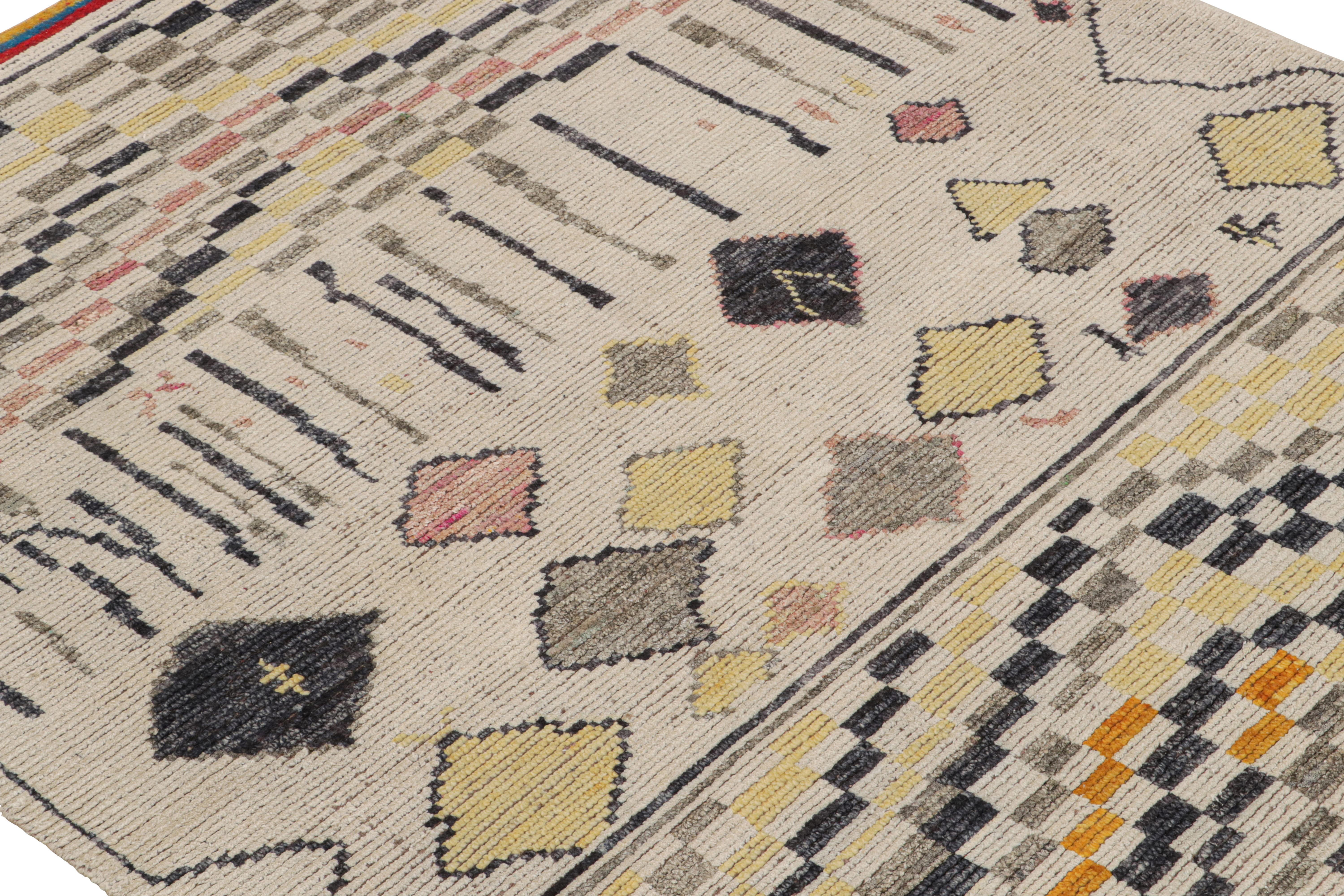 Indien Tapis et tapis de style marocain de Kilim à motifs géométriques blancs, or et gris en vente