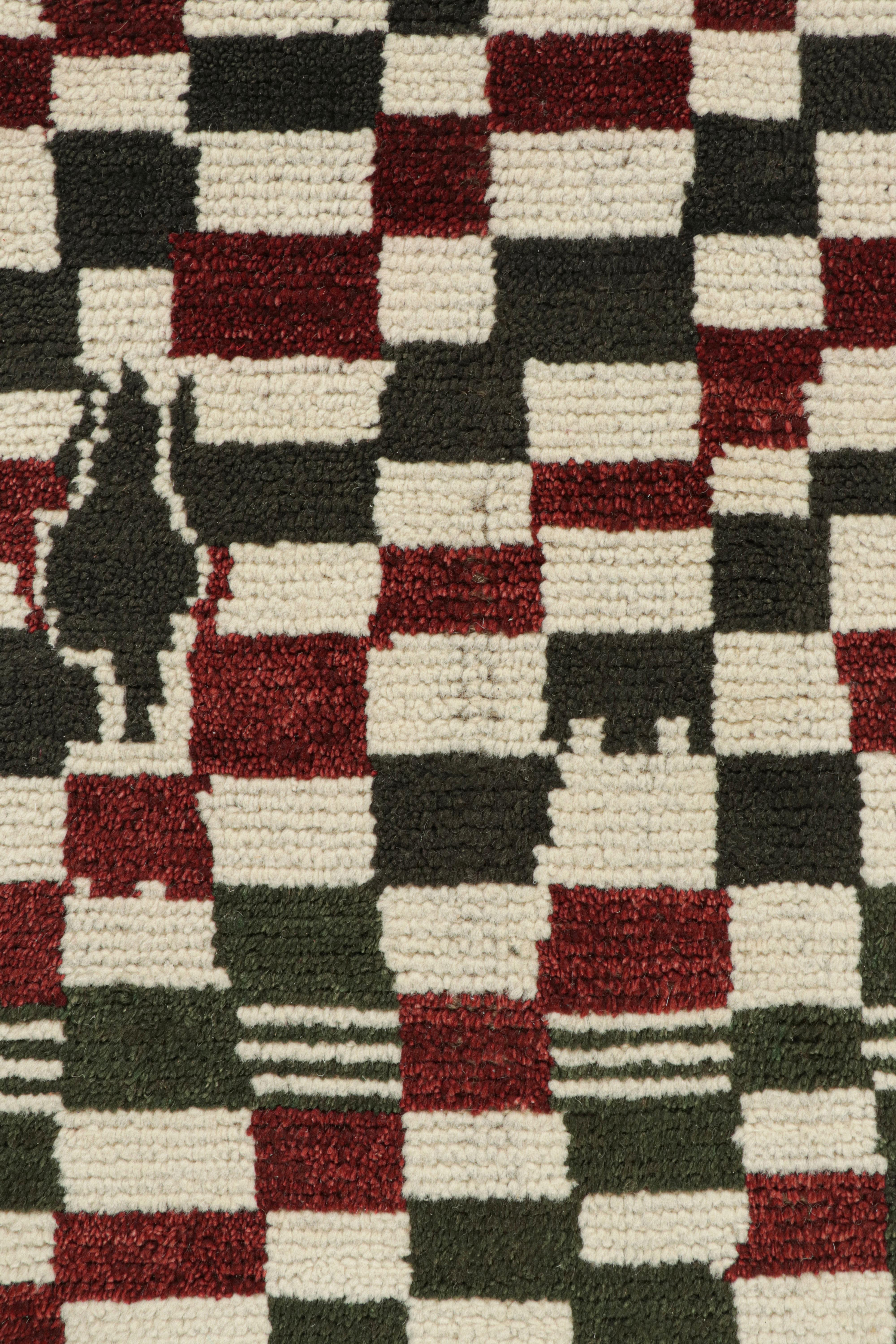 Rug & Kilim's marokkanischer Teppich in weißem, rotem und braunem Karomuster im Zustand „Neu“ im Angebot in Long Island City, NY