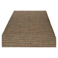 Tapis de style marocain à rayures beige-brun et motif géométrique de Rug & Kilim