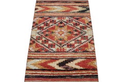 Tapis de style marocain avec motifs géométriques polychromes berbères de Rug & Kilim
