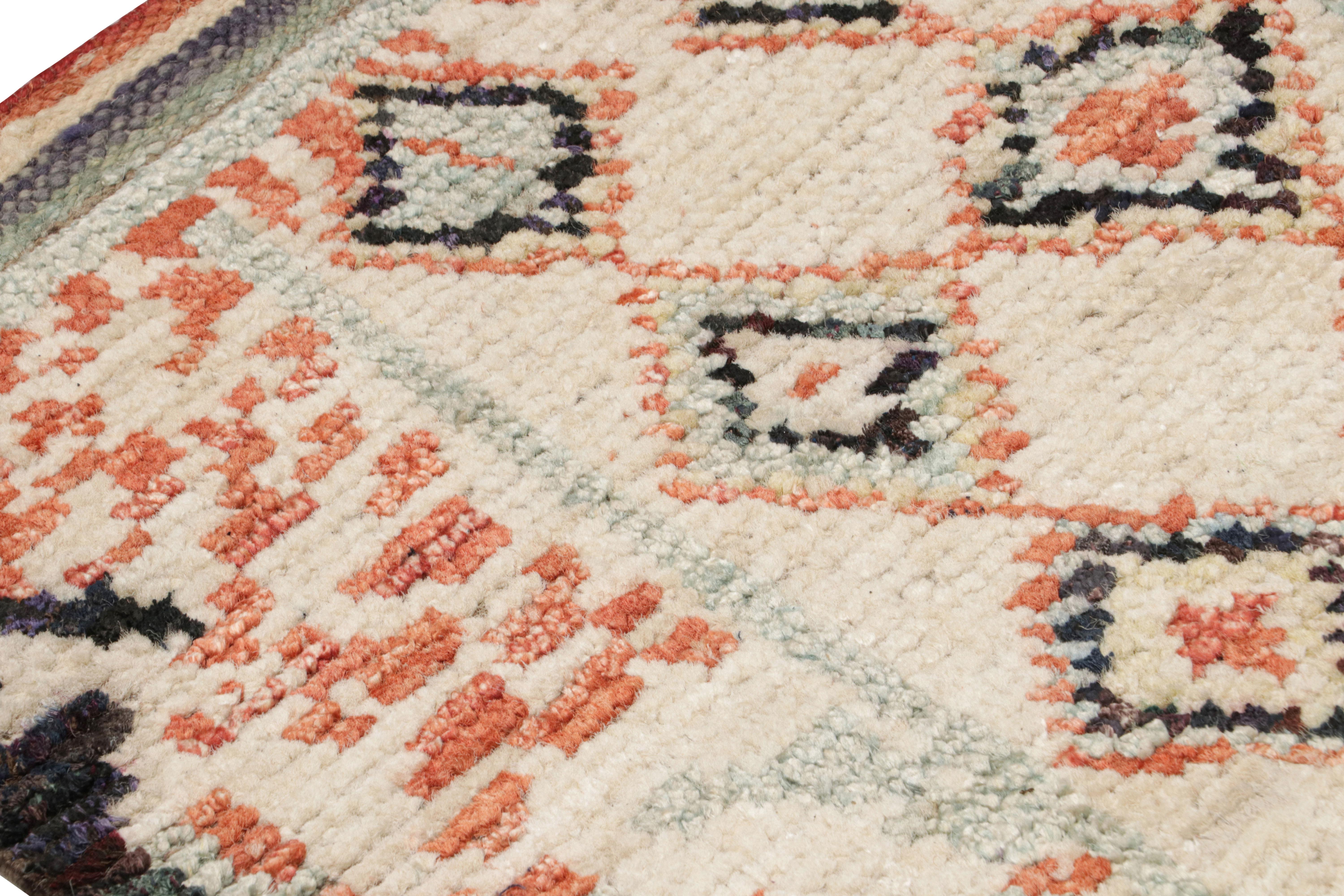 Annodato a mano Tappeto in stile marocchino di Rug & Kilim con motivi geometrici colorati in vendita
