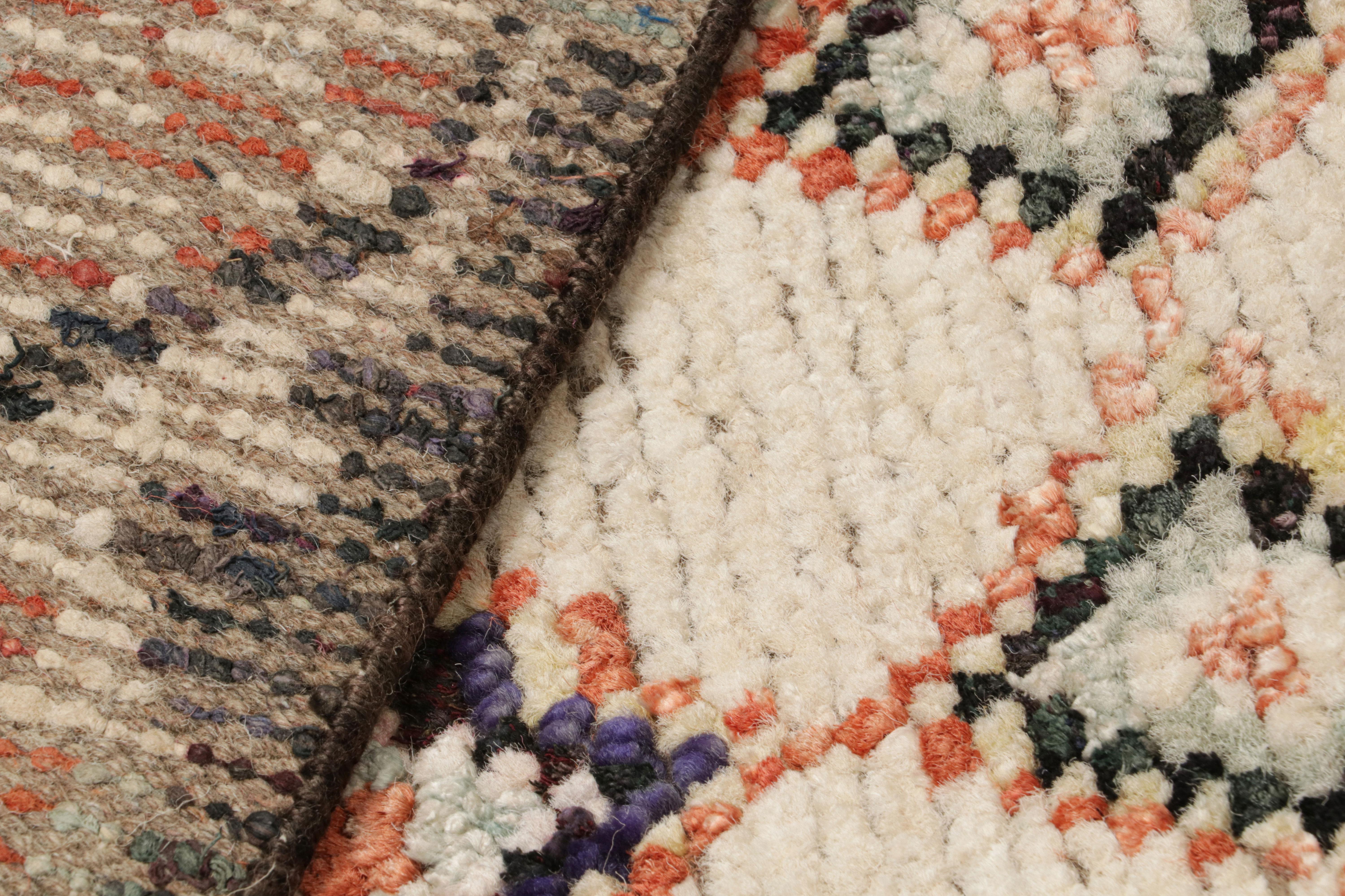 XXI secolo e contemporaneo Tappeto in stile marocchino di Rug & Kilim con motivi geometrici colorati in vendita