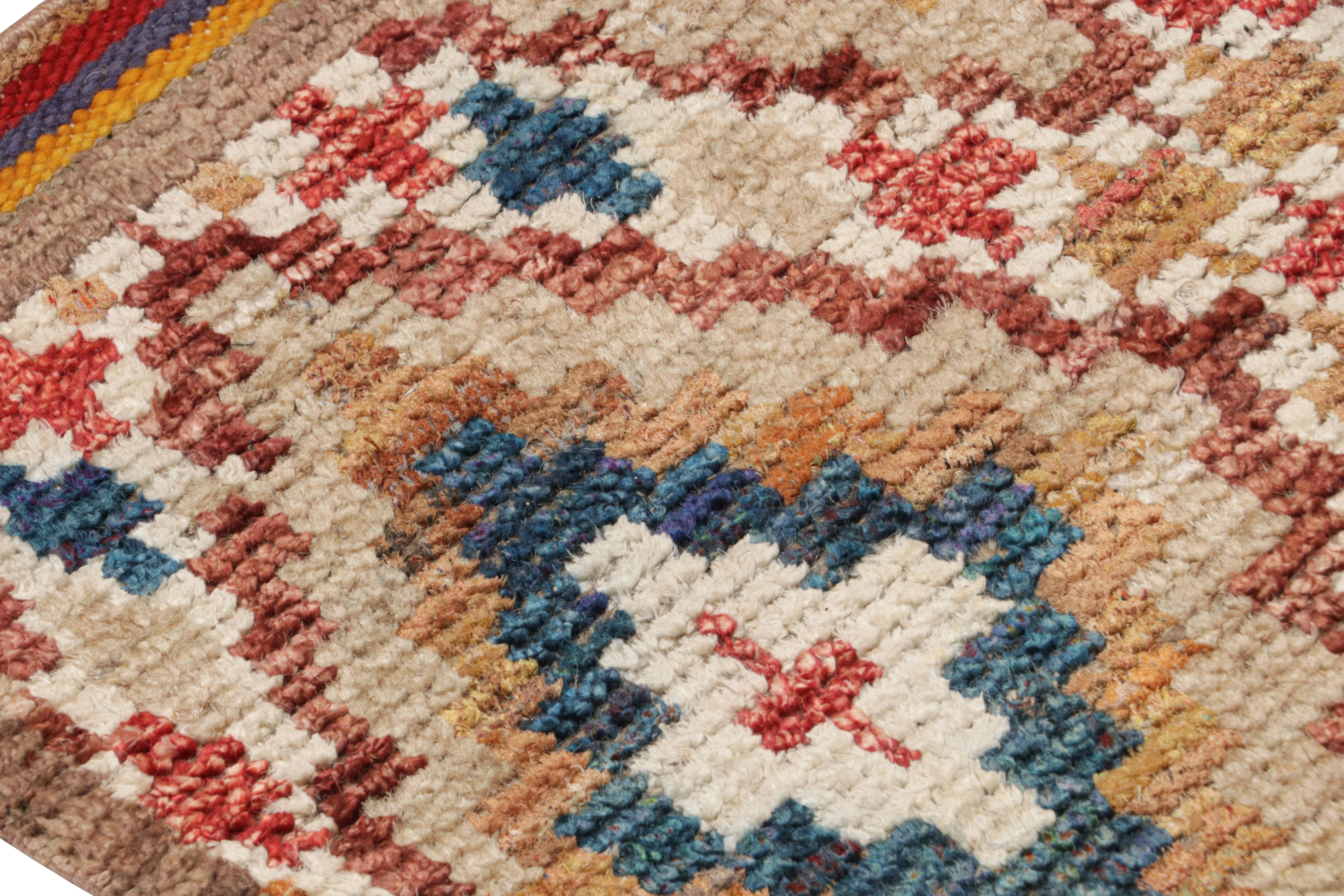Rug & Kilim's Marokkanischer Teppich mit geometrischen Rautenmustern (Handgeknüpft) im Angebot
