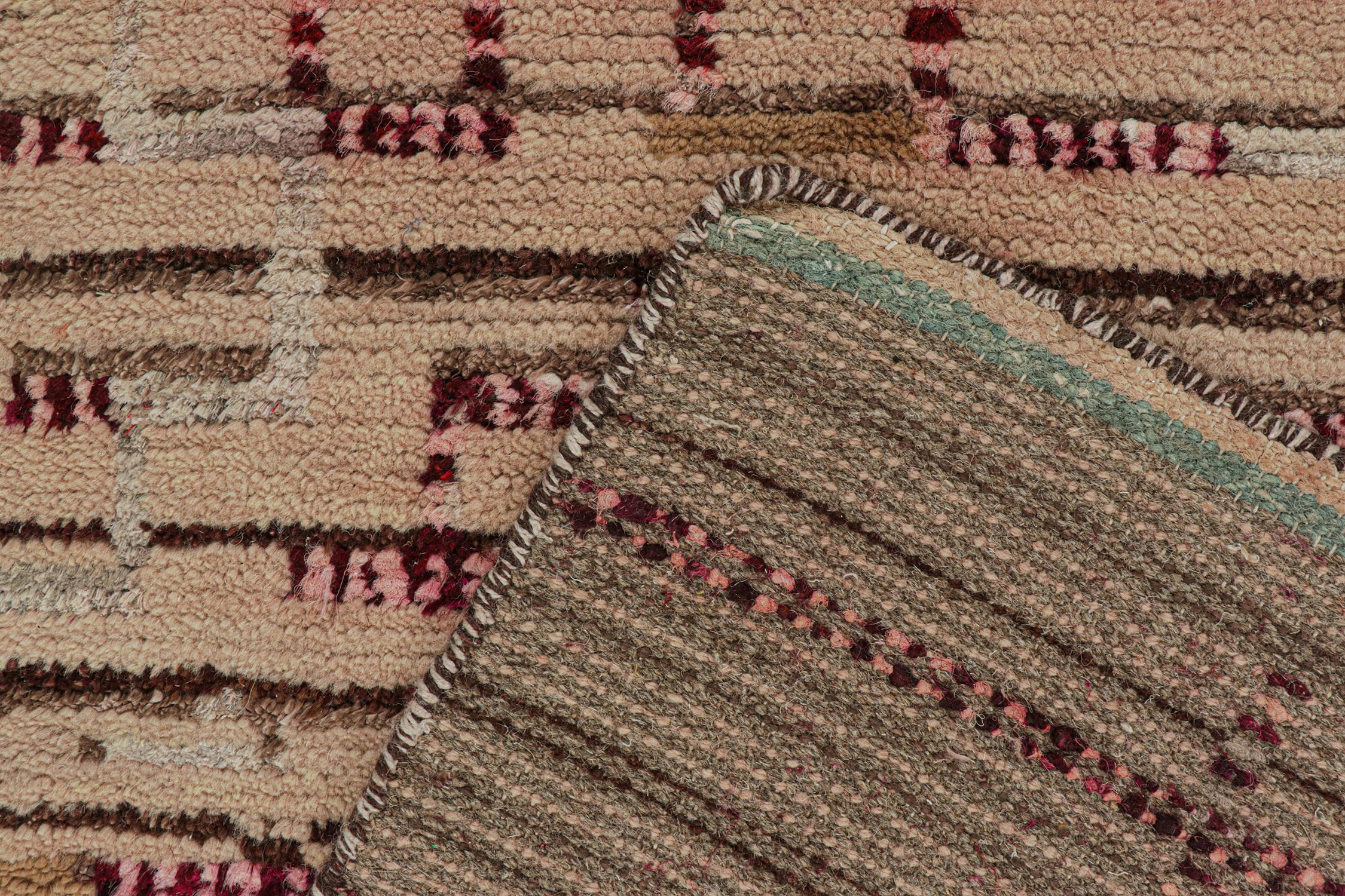 XXIe siècle et contemporain Tapis & Kilim's Moroccan Style Runner in Beige-Brown and Pink Geometric Patterns (Tapis de course de style marocain aux motifs géométriques beige-brun et rose) en vente