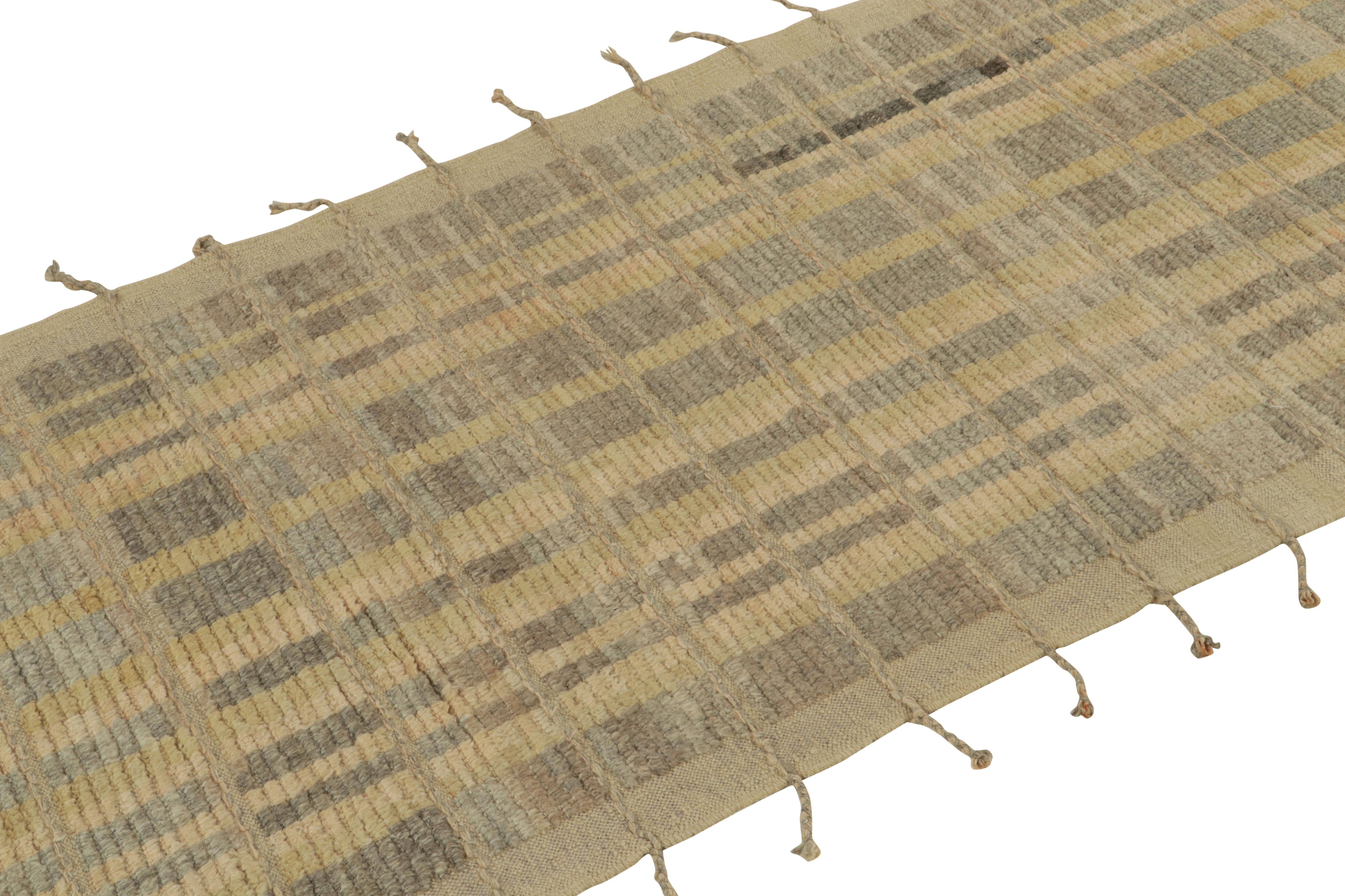 Afghan Tapis & Kilim's Moroccan Style Runner in Beige-Brown Geometric Pattern (tapis de course de style marocain à motif géométrique beige et brun) en vente