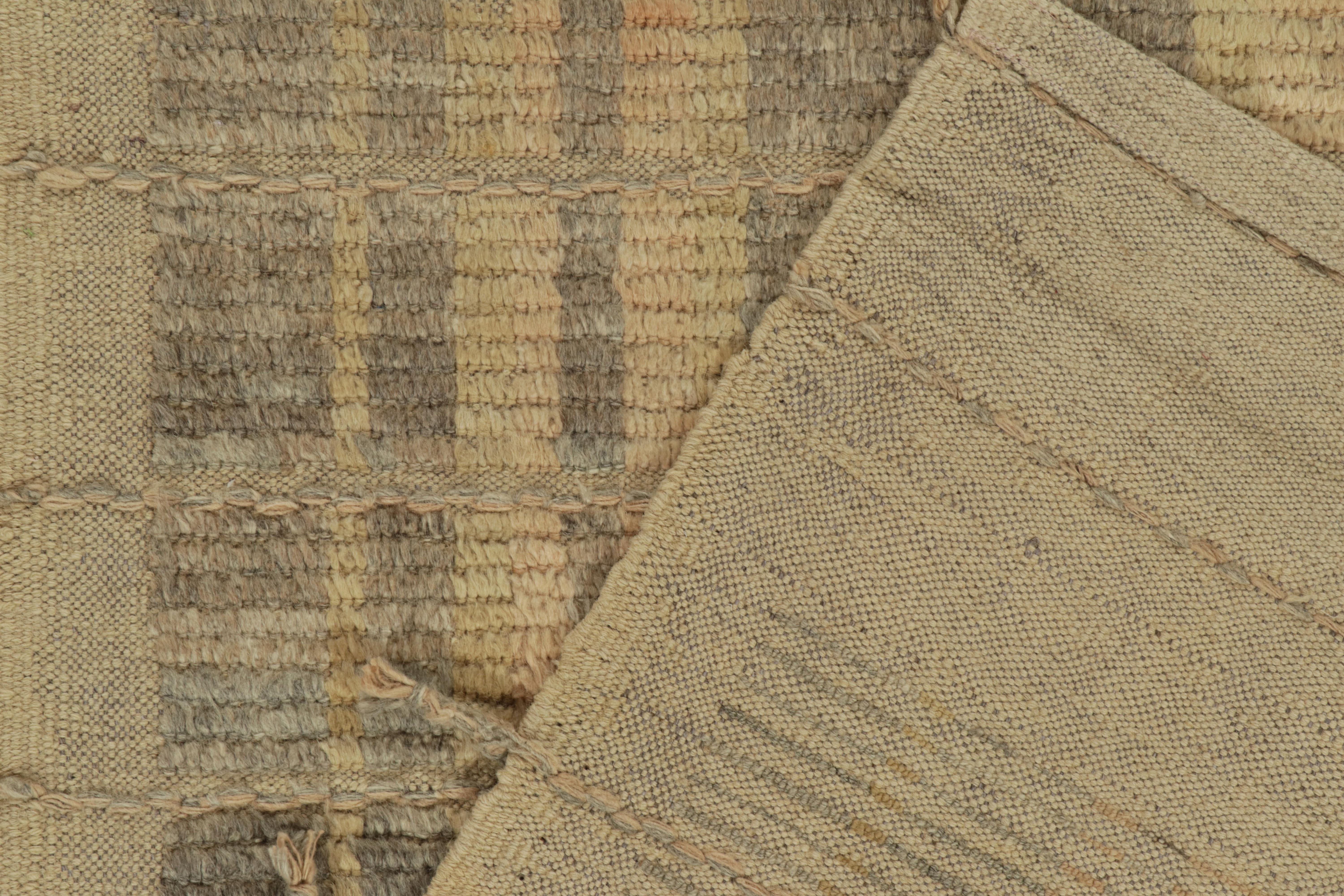 XXI secolo e contemporaneo Runner in stile marocchino di Rug & Kilim con motivo geometrico beige-marrone in vendita