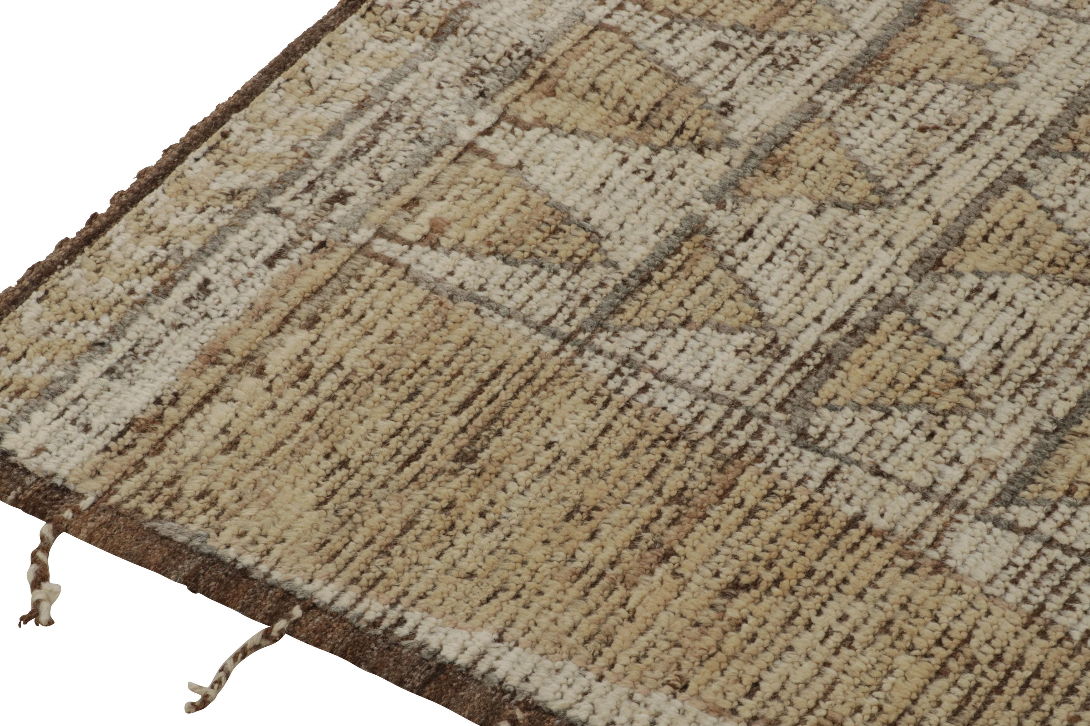 Runner in stile marocchino di Rug & Kilim con motivo tribale bianco, beige e marrone In condizioni Nuovo in vendita a Long Island City, NY