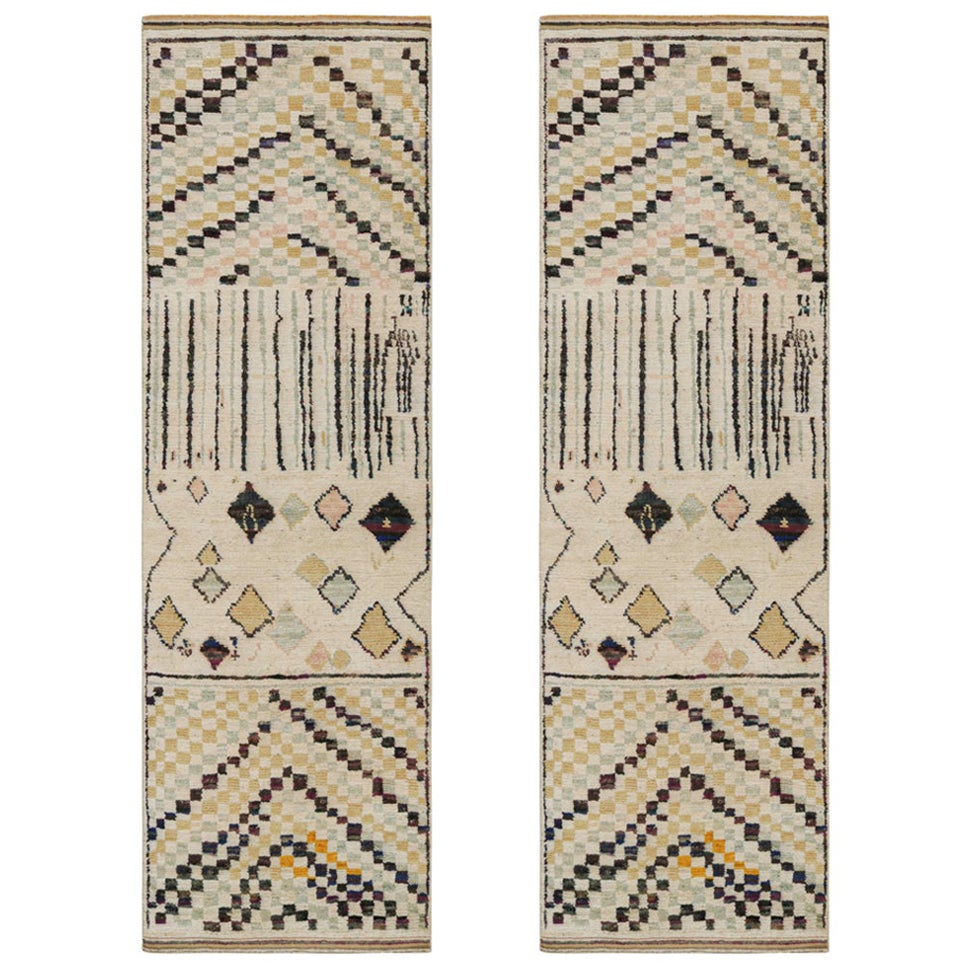 Rug & Kilim's Marokkanischer Läufer in Beige mit buntem geometrischem Muster