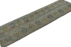 Alfombra de calle de estilo marroquí Rug & Kilim con motivos geométricos verdes y azules