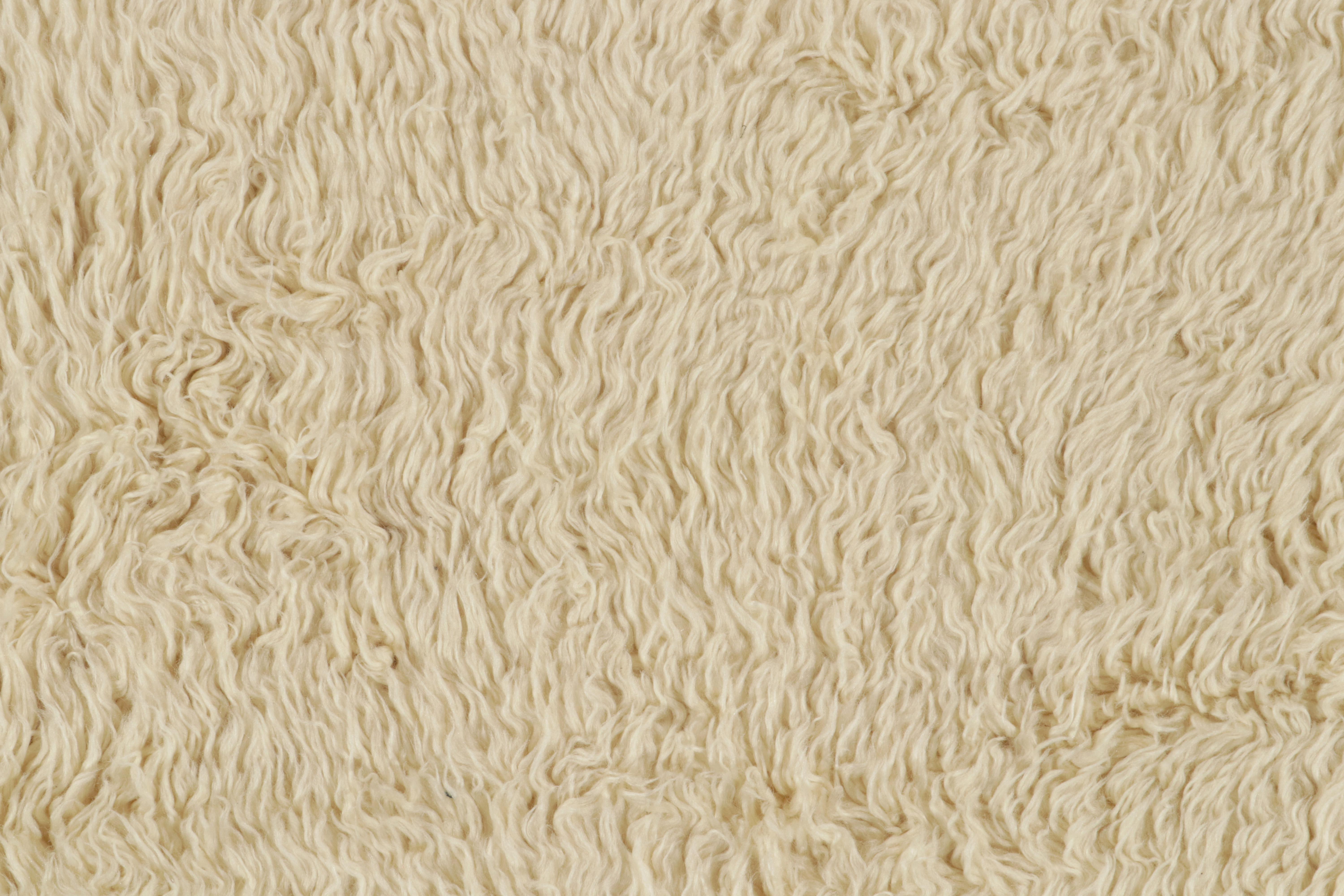 Rug & Kilim's Moroccan Style Shag Rug in Creamy High-Pile Neuf - En vente à Long Island City, NY