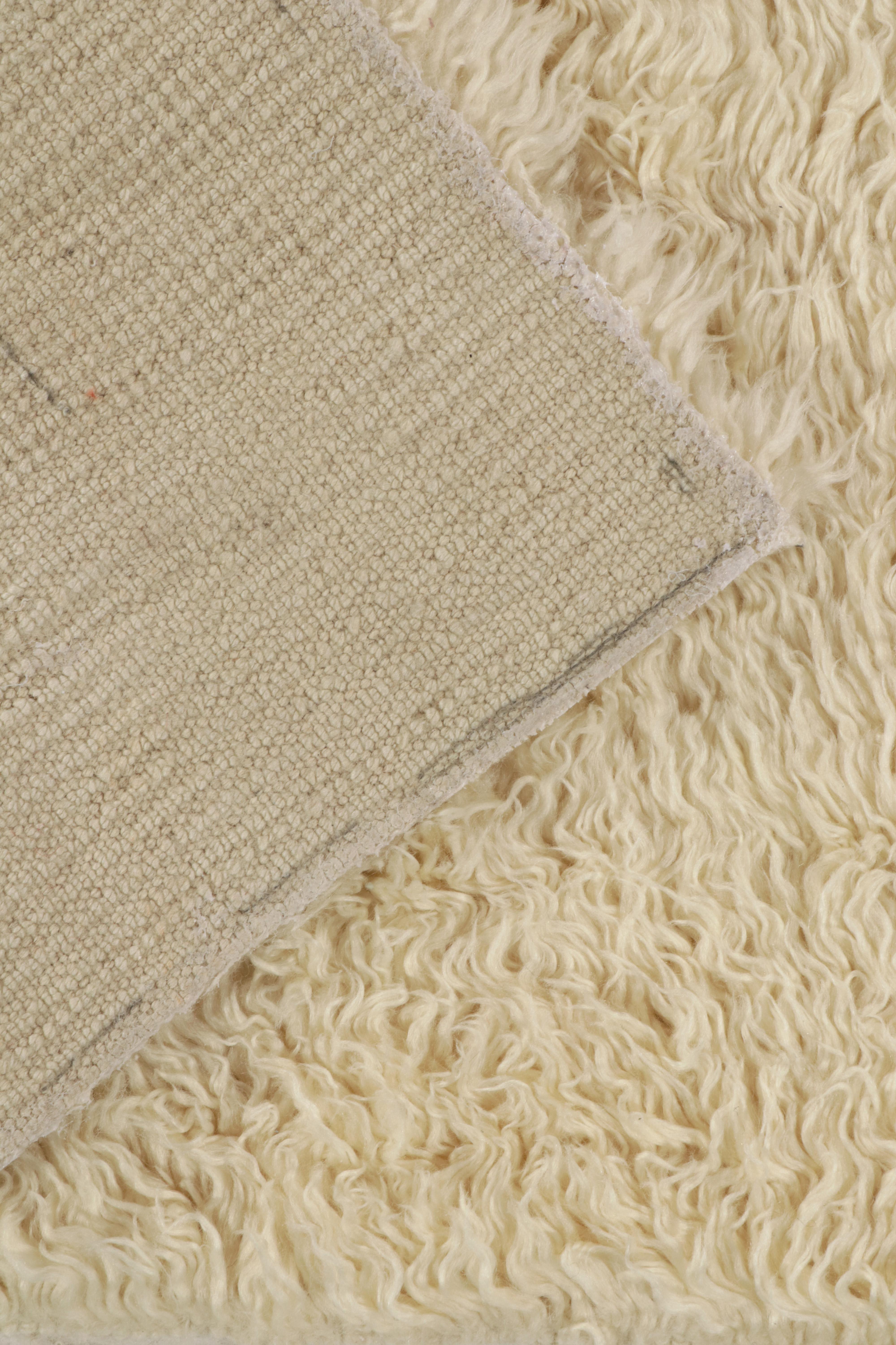 Contemporary Rug & Kilim’s Moroccan Style Shag Rug in Creamy High-Pile For Sale