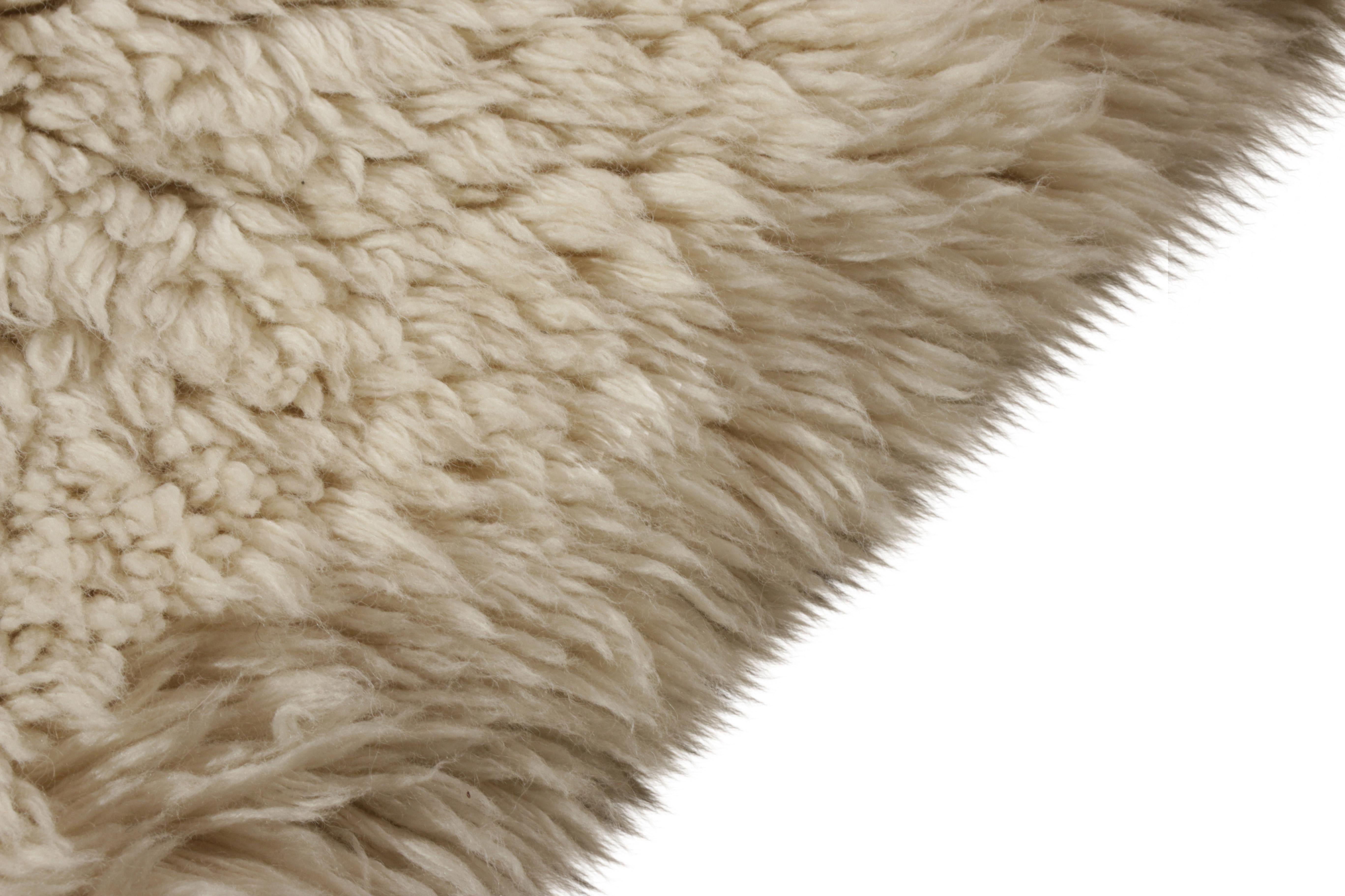 Teppich & Kilims Marokkanischer Shag-Teppich in massivem Beige-Weiß, hoher Flor (Indisch) im Angebot