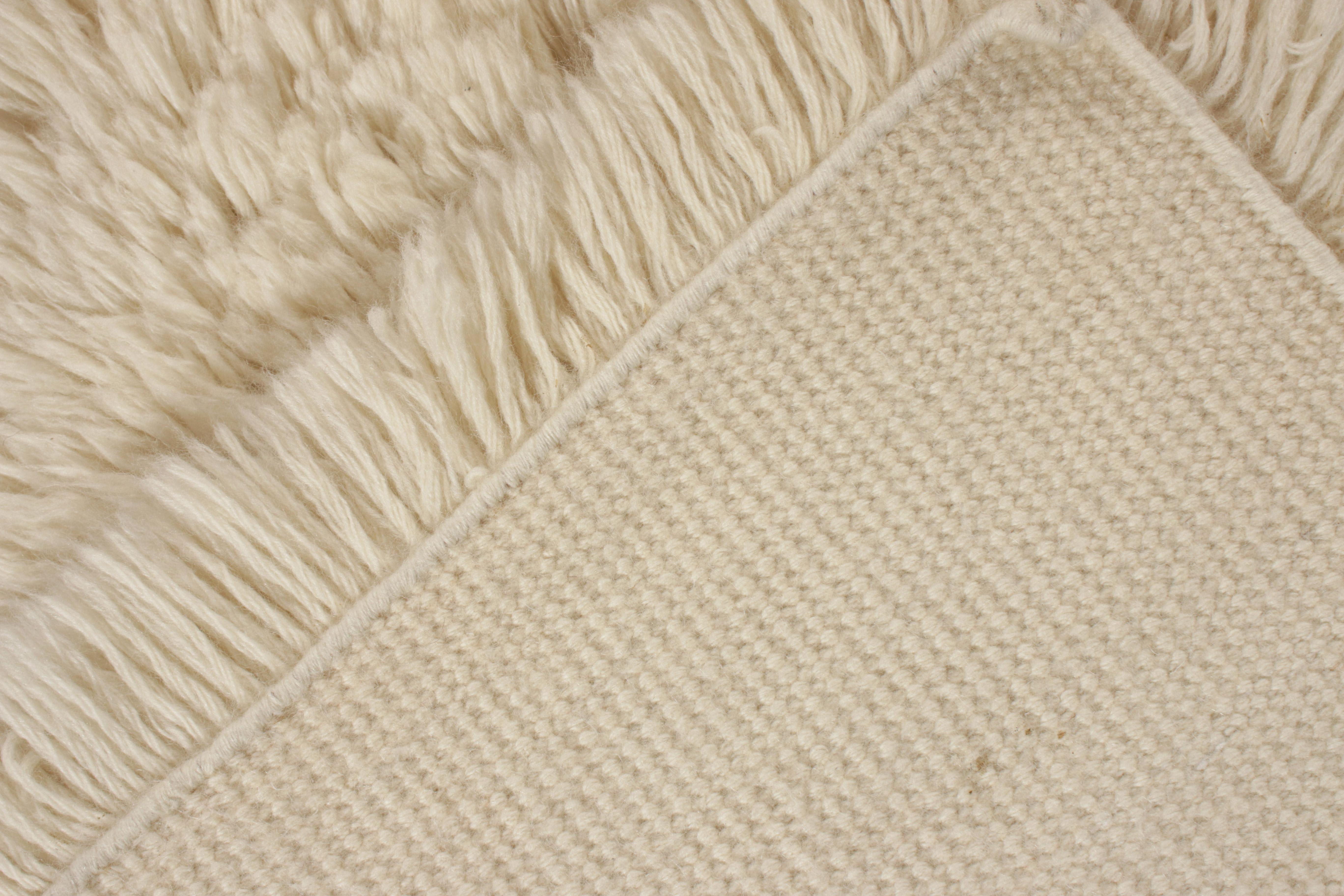 Teppich & Kilims Marokkanischer Shag-Teppich in massivem Beige-Weiß, hoher Flor (Handgeknüpft) im Angebot