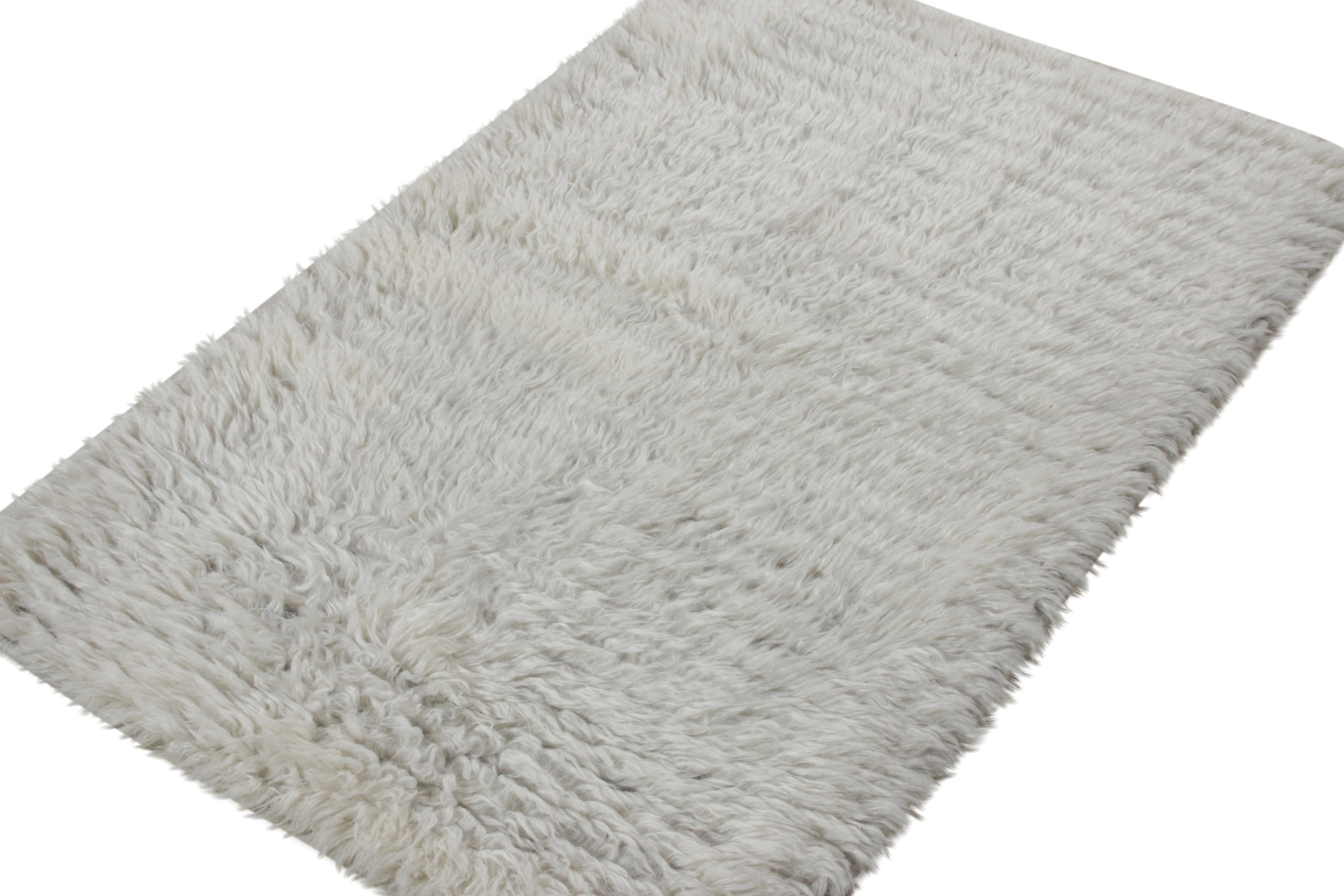 Hand knotted in premium quality wool, a 3×4 Moroccan style accent rug from Rug & Kilim. Exemplifying contemporary aesthetics, the rug introduces a shag pile in solid white for a comforting demeanor. Custom capable and versatile, a piece well suited