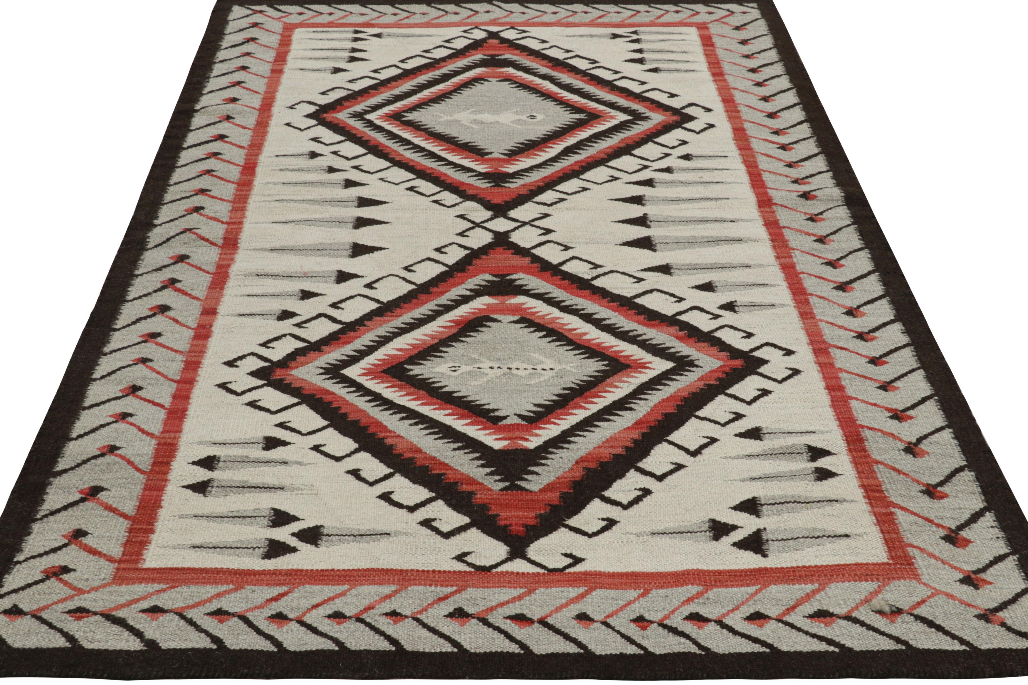 Rug & Kilim’s Navajo Tribal Kilim Style Rug In Cream with Medallion Pattern In New Condition For Sale In Long Island City, NY