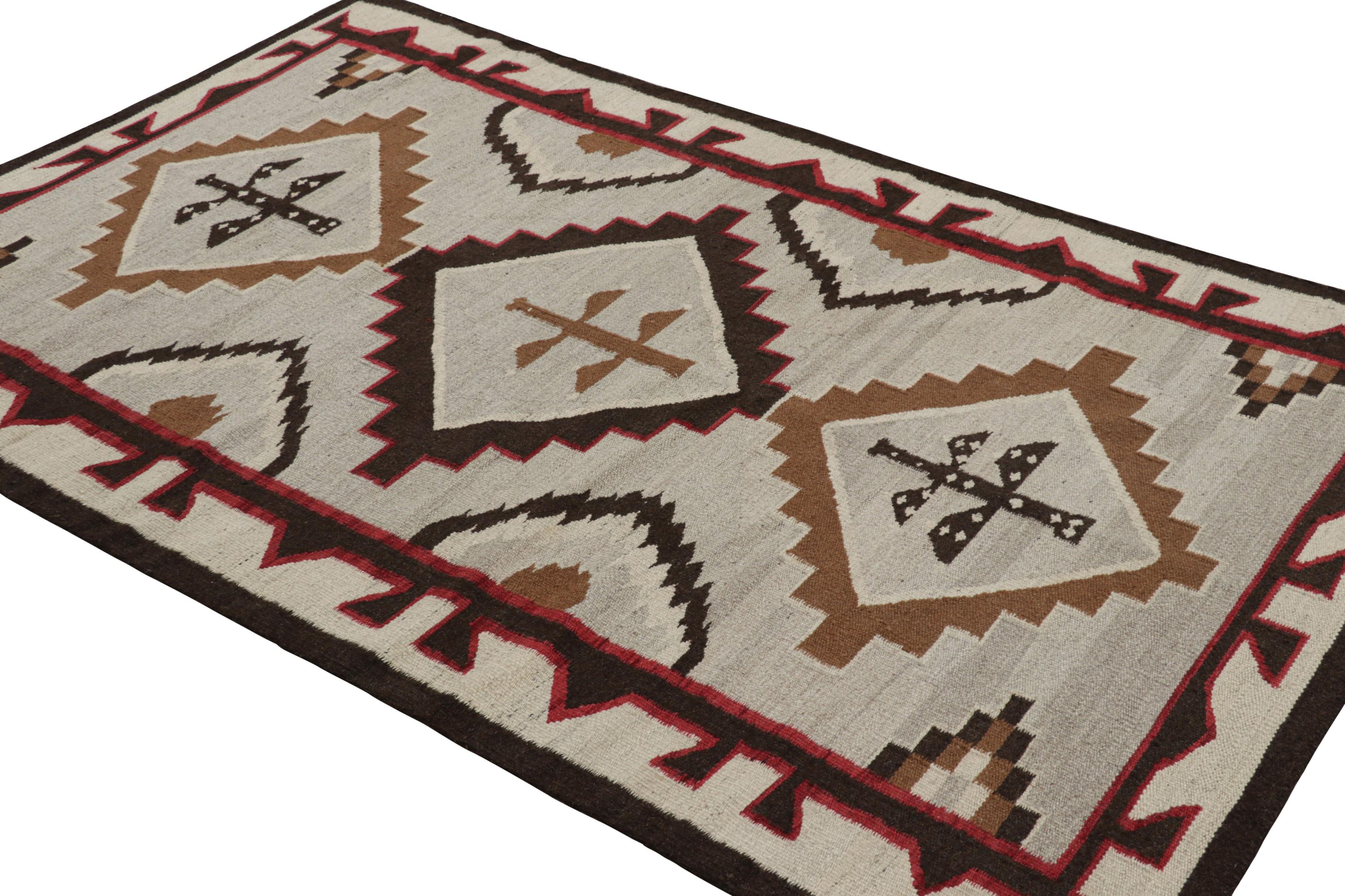 Rug & Kilim’s Navajo Tribal Kilim Style Rug In Gray with Medallion Pattern In New Condition For Sale In Long Island City, NY