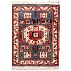 Tapis & Kilim's Nouveau Kazak Transitionnel en laine rouge et verte avec motifs de cornes