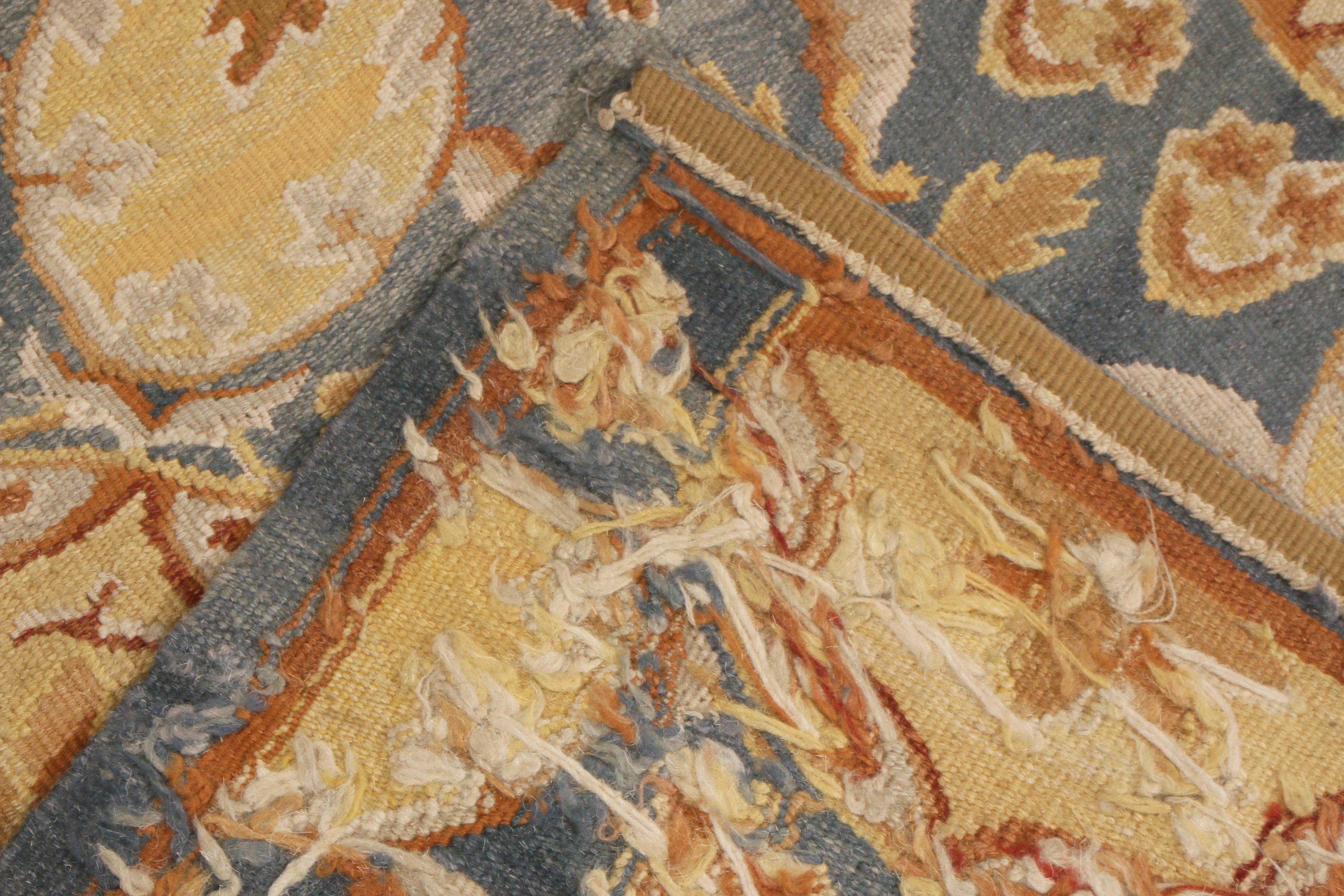 Neuer Übergangsteppich in Blau und Creme im Aubusson-Design von Teppich & Kelim aus dem 18. Jahrhundert (Handgeknüpft) im Angebot