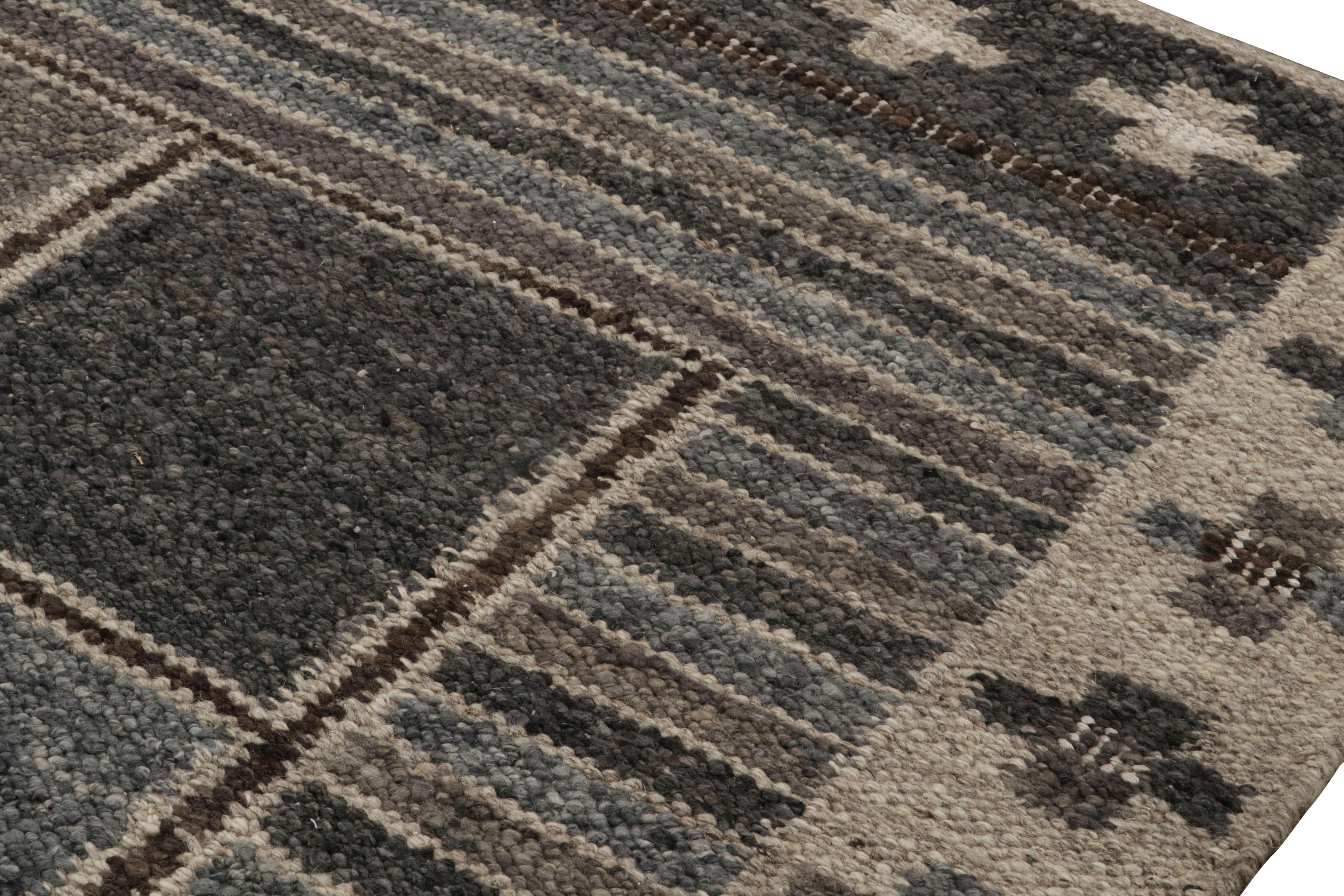Rug & Kilim's Nu Skandinavischer Teppich in Blau mit geometrischen Mustern (Handgeknüpft) im Angebot