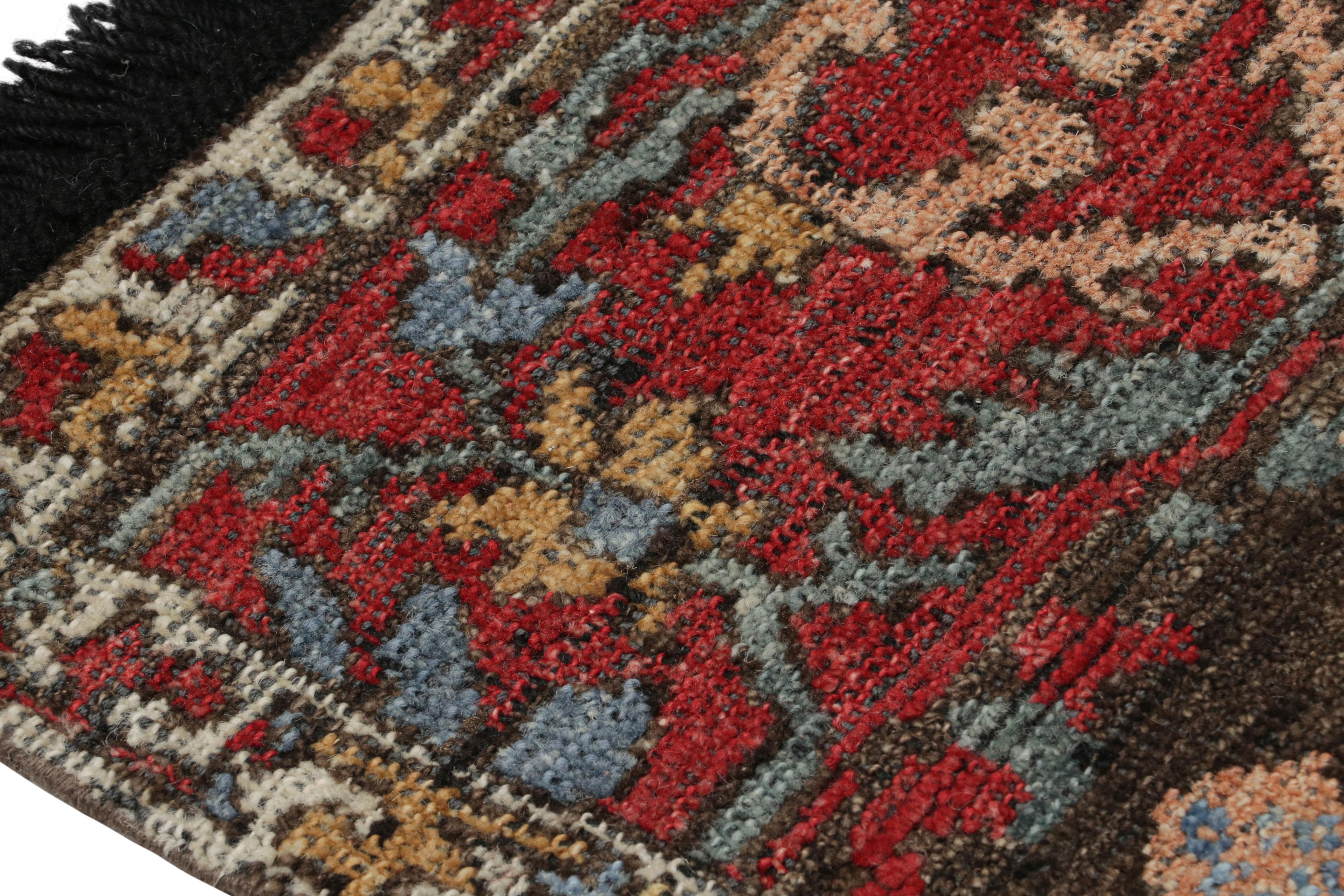 Annodato a mano Tappeto orientale Rug & Kilim di colore marrone con disegni di draghi e uccelli all-over in vendita