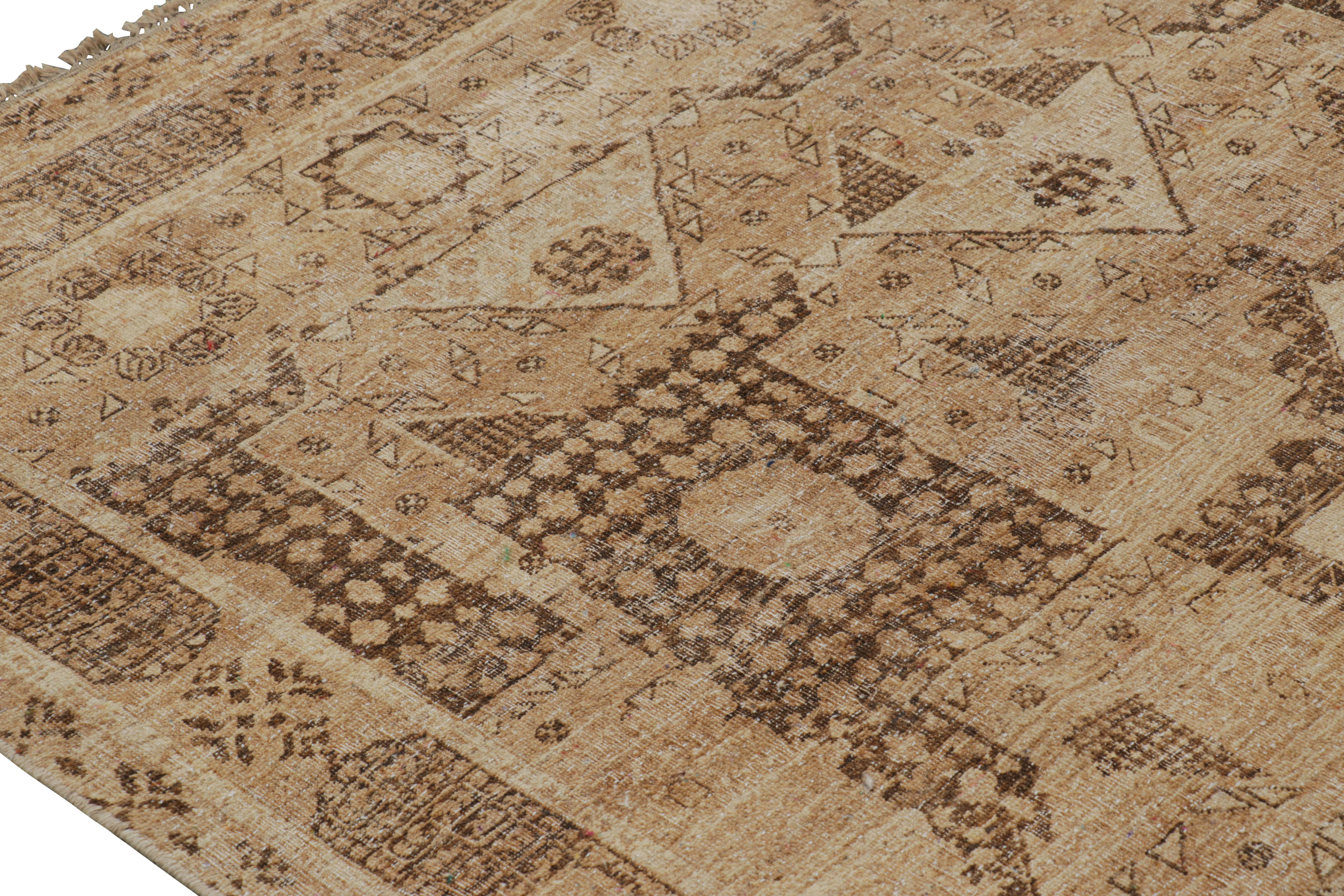 Rug & Kilim's Orientteppich in Brown mit Medaillon und geometrischen Mustern (Kasachisch) im Angebot