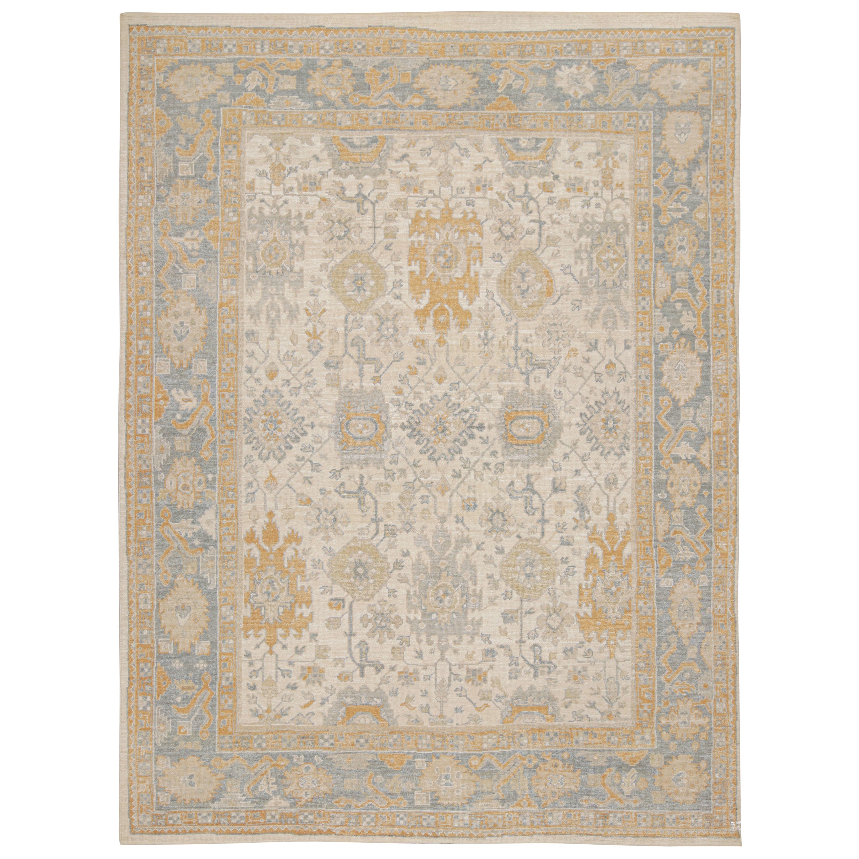 Rug & Kilim: Tappeto Oushak con motivi floreali beige, oro e blu