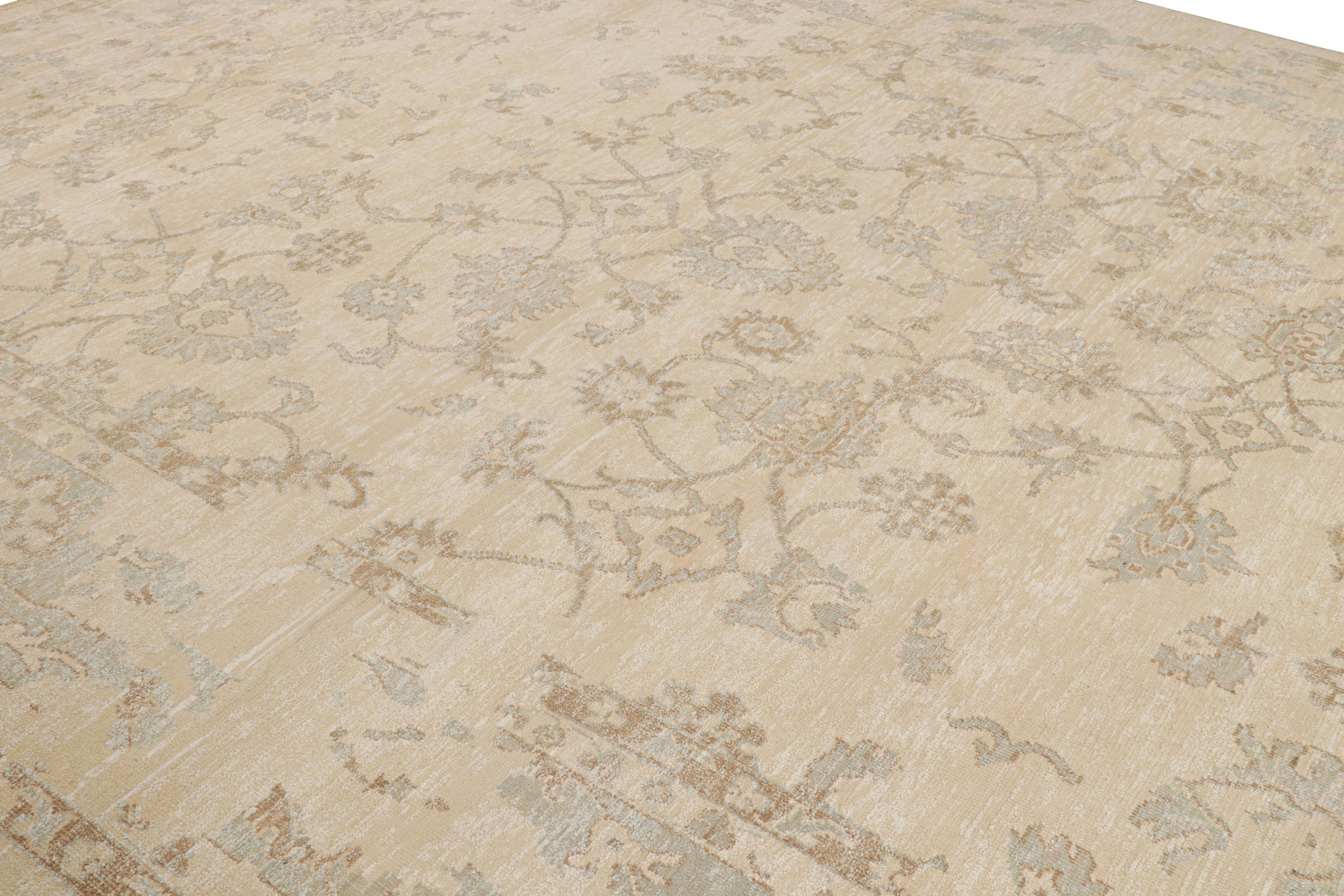 Noué à la main Rug & Kilim's Oushak Style Oversized Rug in Beige/Brown, With Floral Patterns (tapis surdimensionné de style Oushak à motifs floraux) en vente