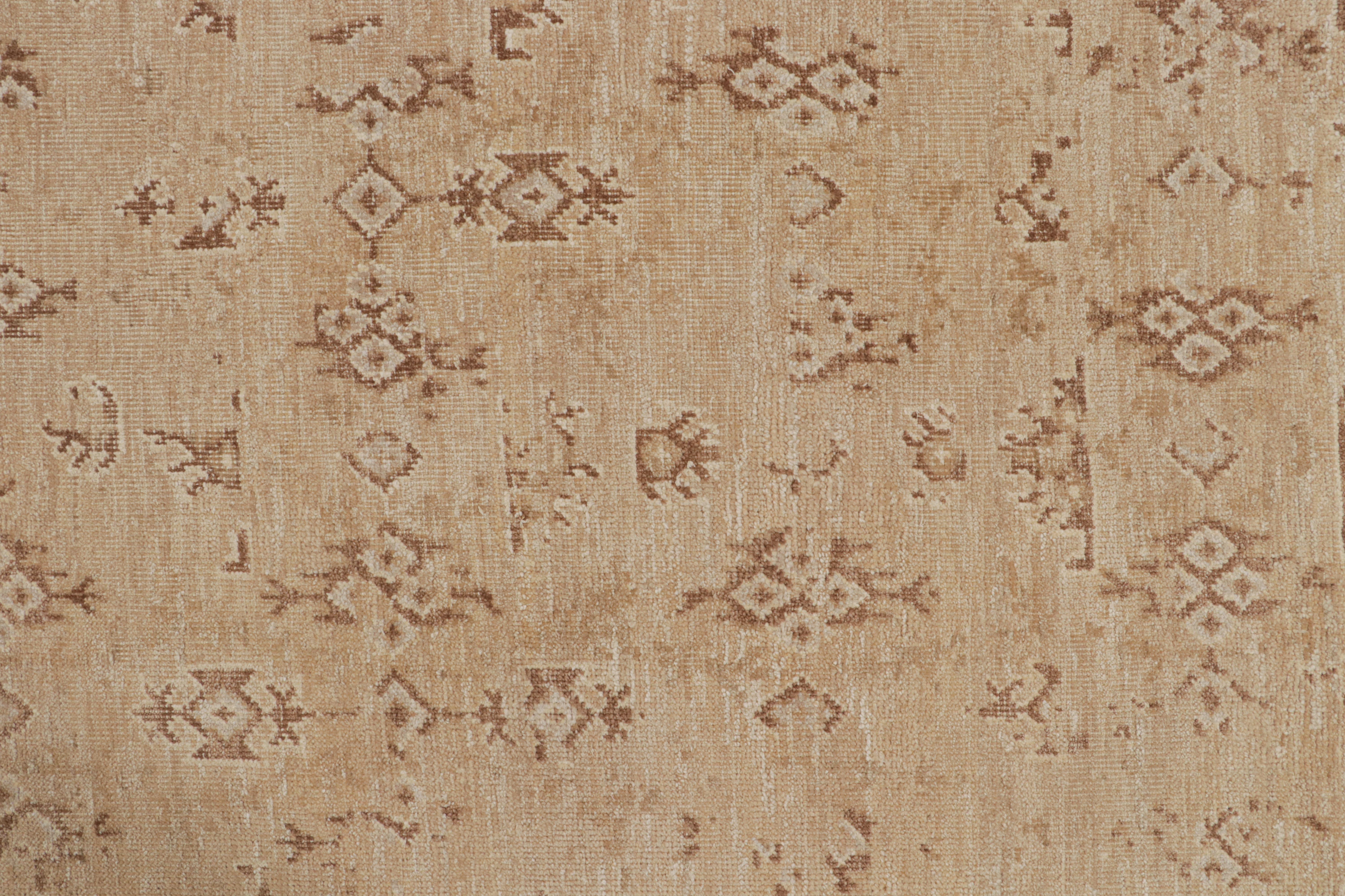 XXIe siècle et contemporain Rug & Kilim's Oushak Style Oversized Rug in Taupe with Floral Patterns (tapis surdimensionné de style Oushak à motifs floraux) en vente
