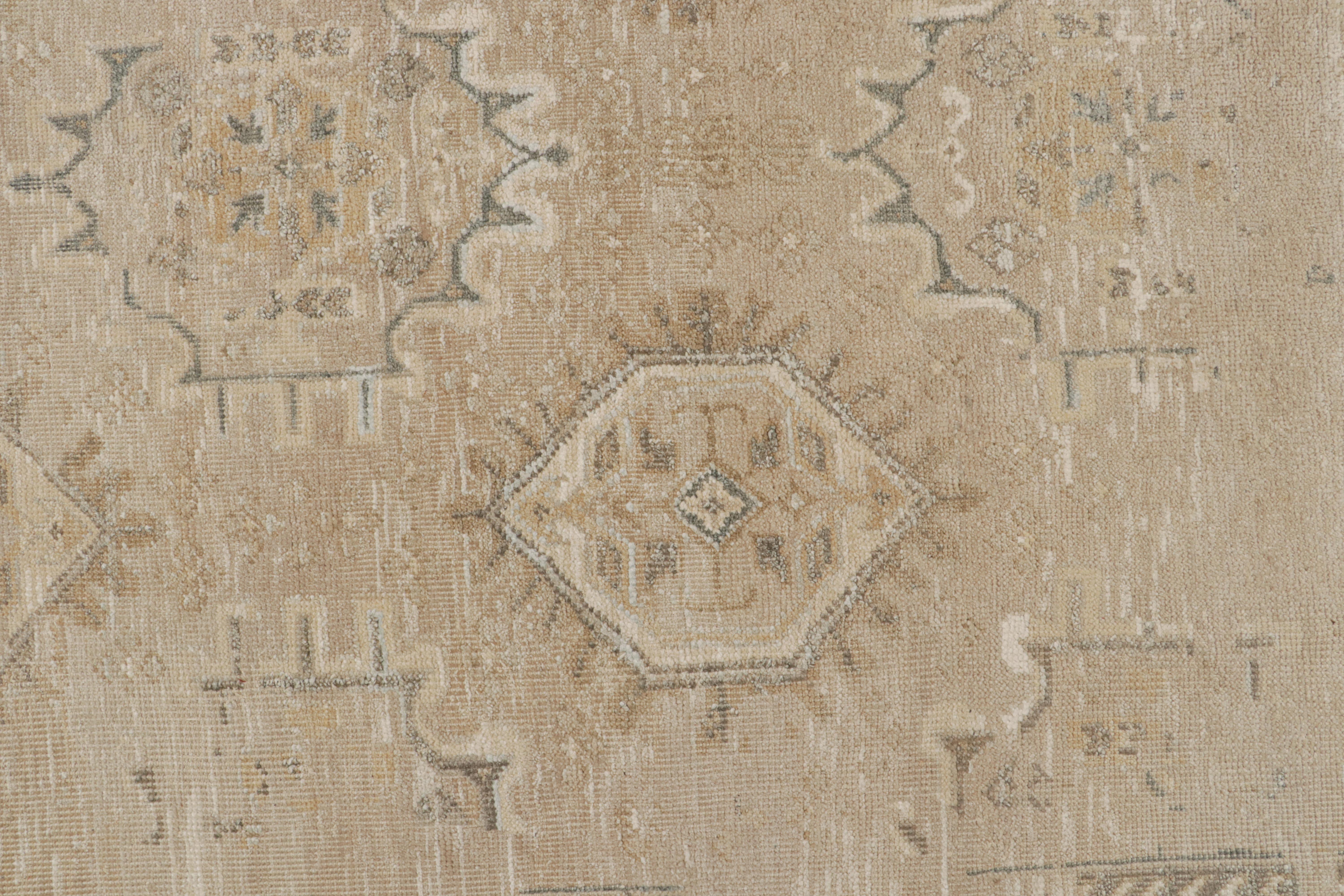 XXIe siècle et contemporain Rug & Kilim's Oushak Style Oversized Rug in Taupe with Floral Patterns (tapis surdimensionné de style Oushak à motifs floraux) en vente