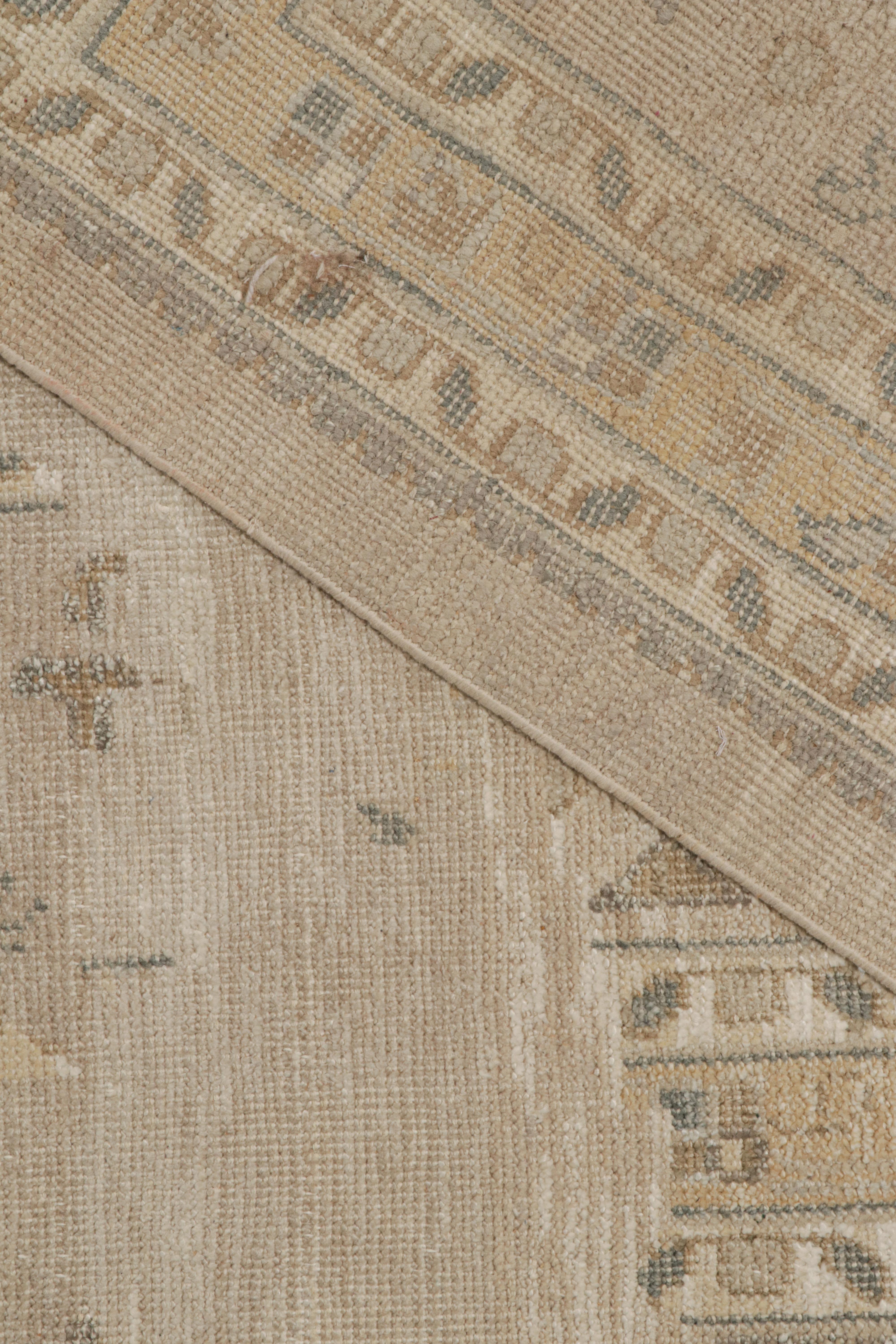 Soie Rug & Kilim's Oushak Style Oversized Rug in Taupe with Floral Patterns (tapis surdimensionné de style Oushak à motifs floraux) en vente