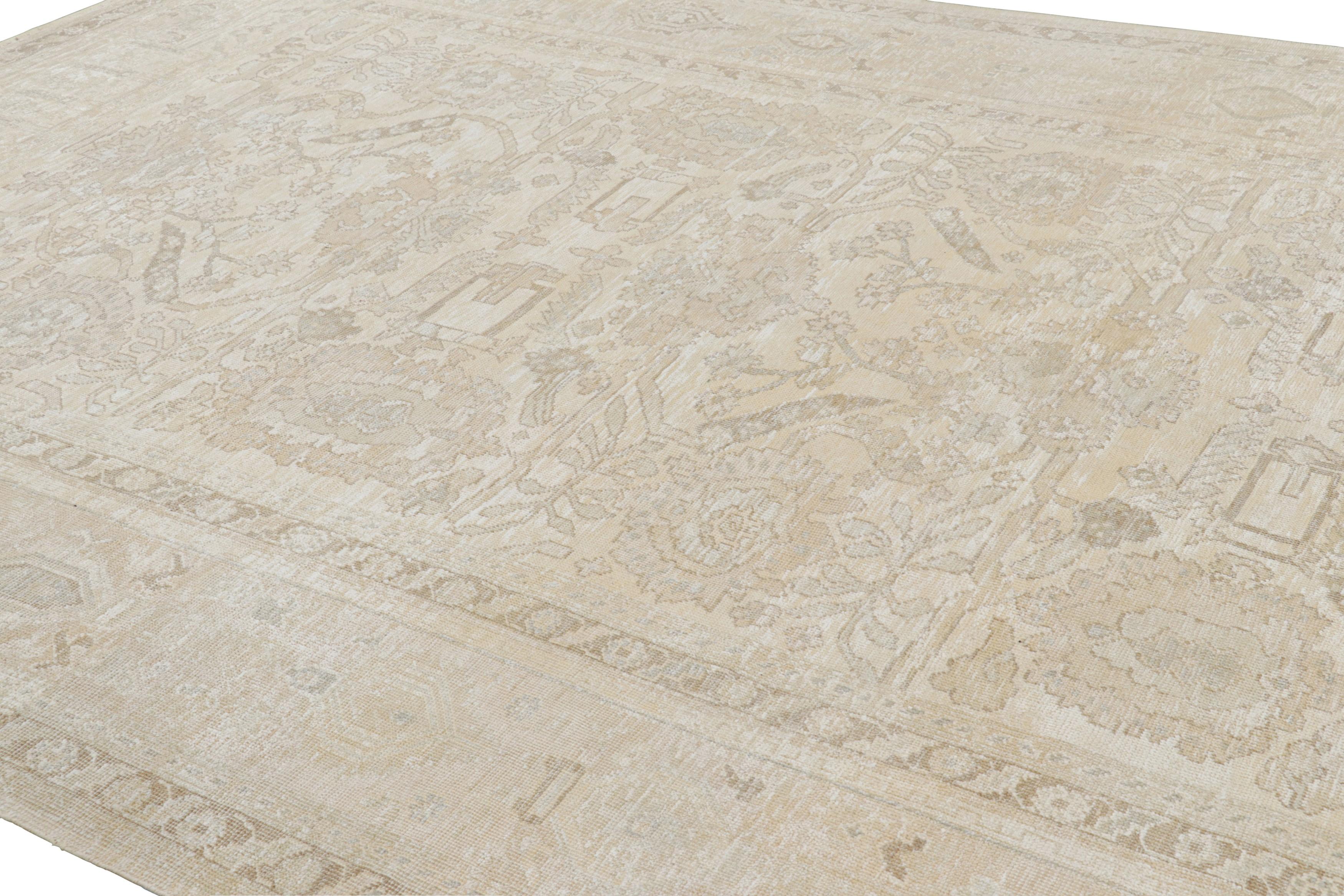 Dieser 10x14 große Teppich aus handgeknüpfter Wolle und Seide ist eine kühne Neuinterpretation der Oushak-Teppiche in einer der elegantesten neuen Modern Classics Collections'S von Rug & Kilim.

Über das Design: 

Bei diesem Stück unterstreicht eine