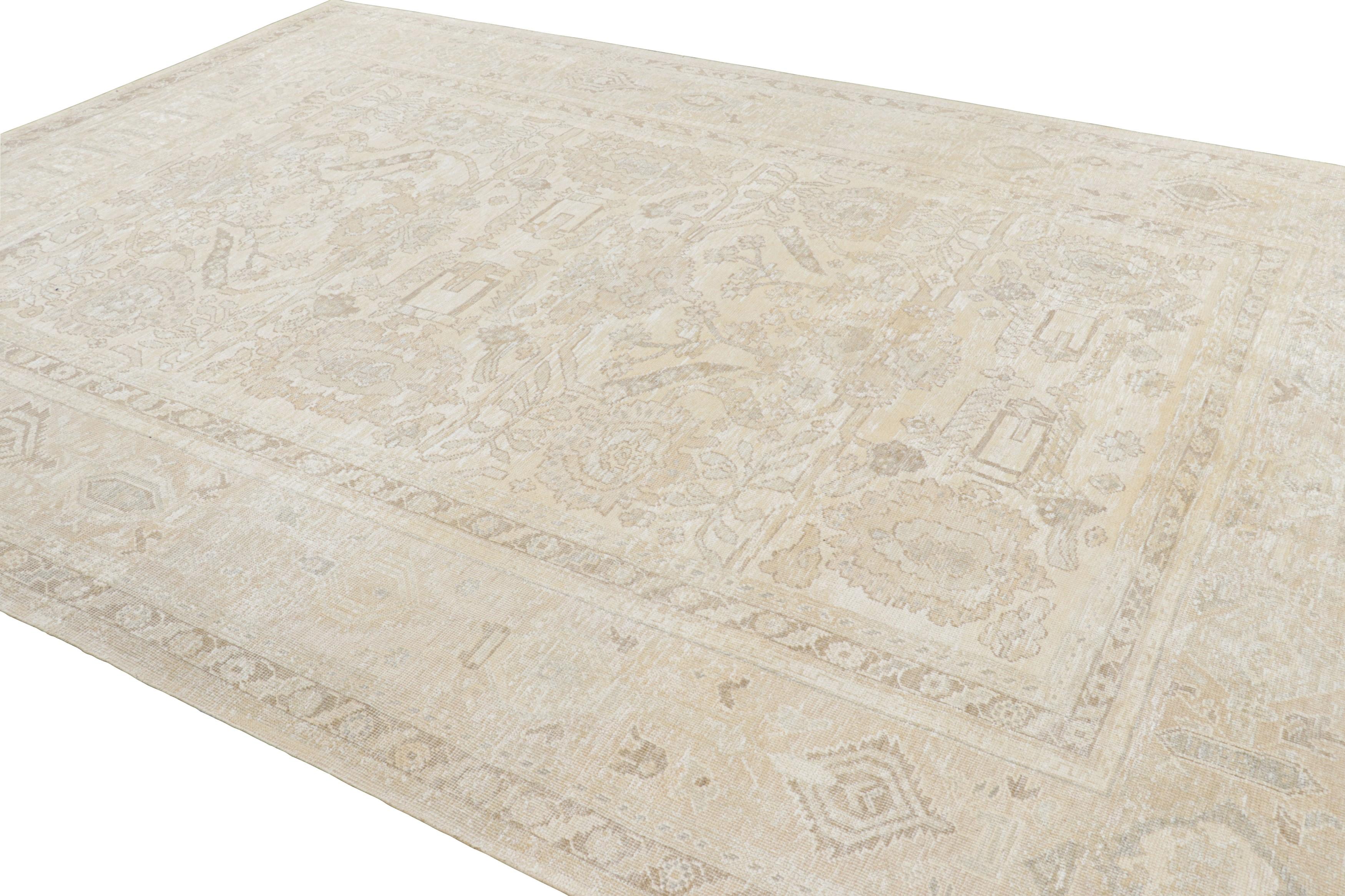 Rug & Kilim's Oushak Style Teppich in Beige und Cremeweiß mit floralen Mustern im Zustand „Neu“ im Angebot in Long Island City, NY