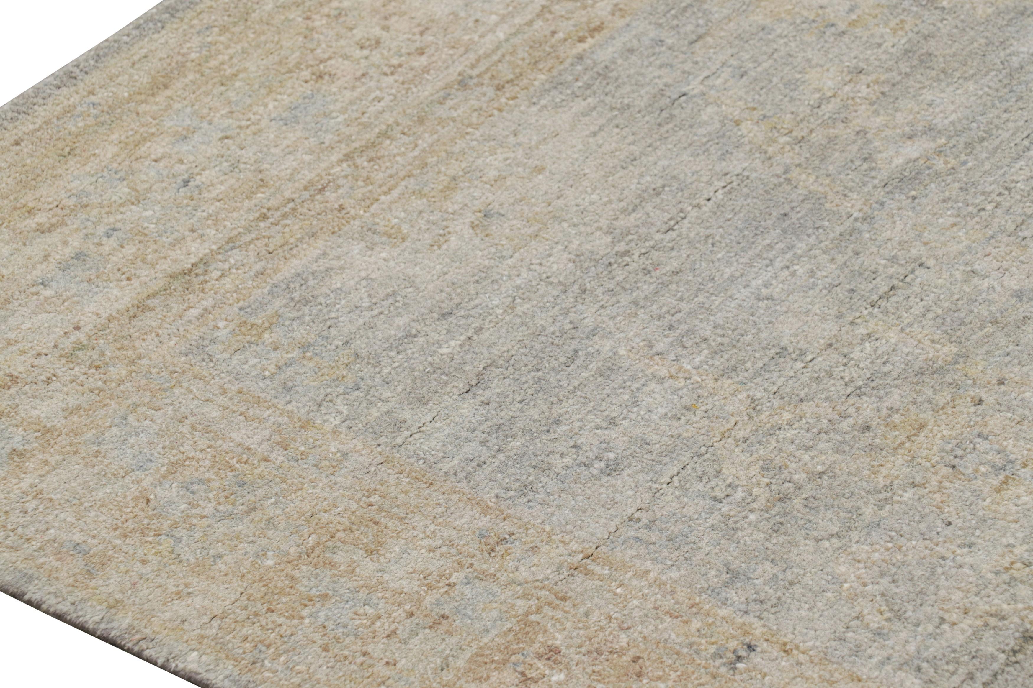 Oushak-Teppich von Rug & Kilim in Beige-Braun und Grau mit Blumenmustern (Indisch) im Angebot