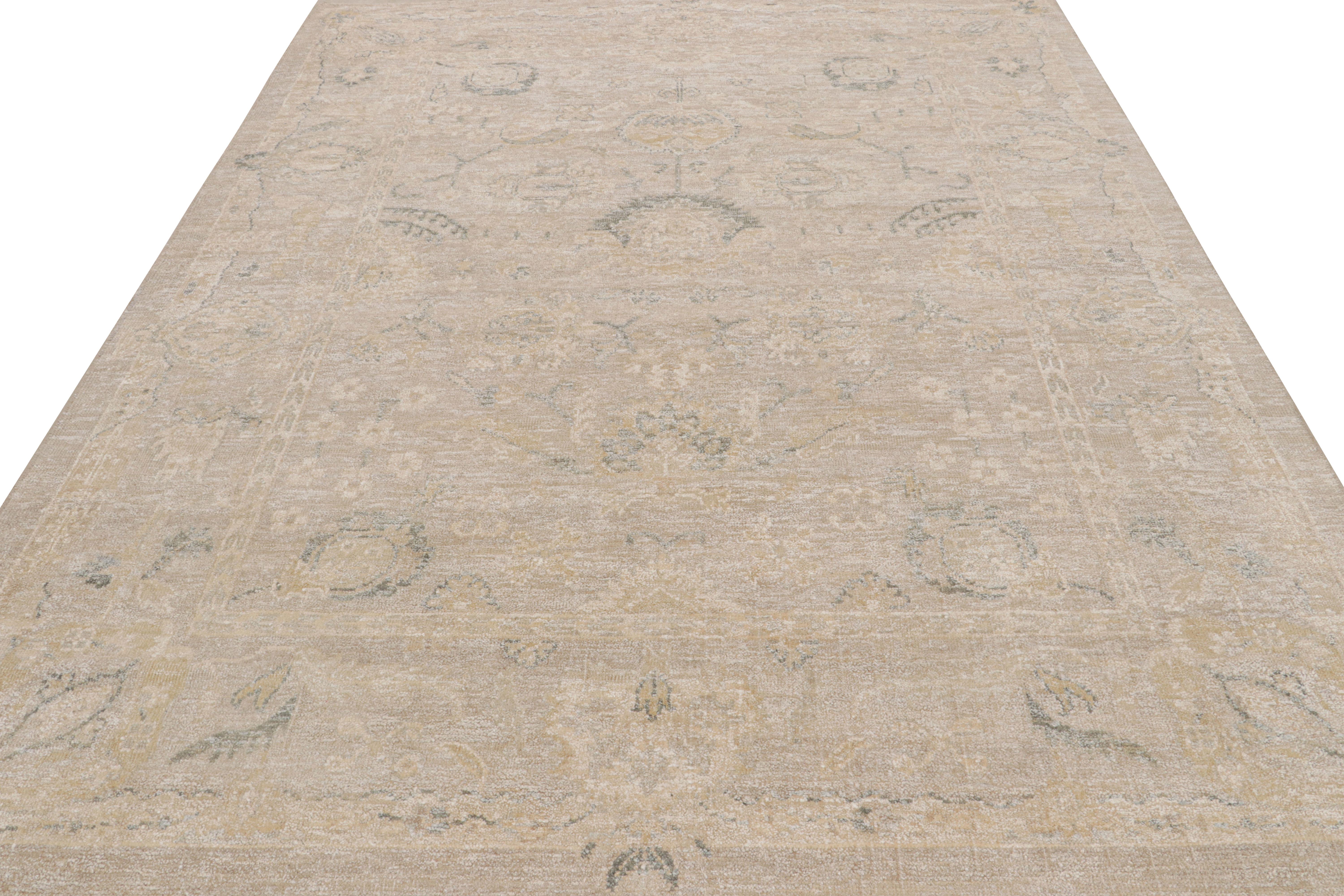 Indiano Tappeto in stile Oushak di Rug & Kilim in beige-marrone e grigio con motivi floreali in vendita