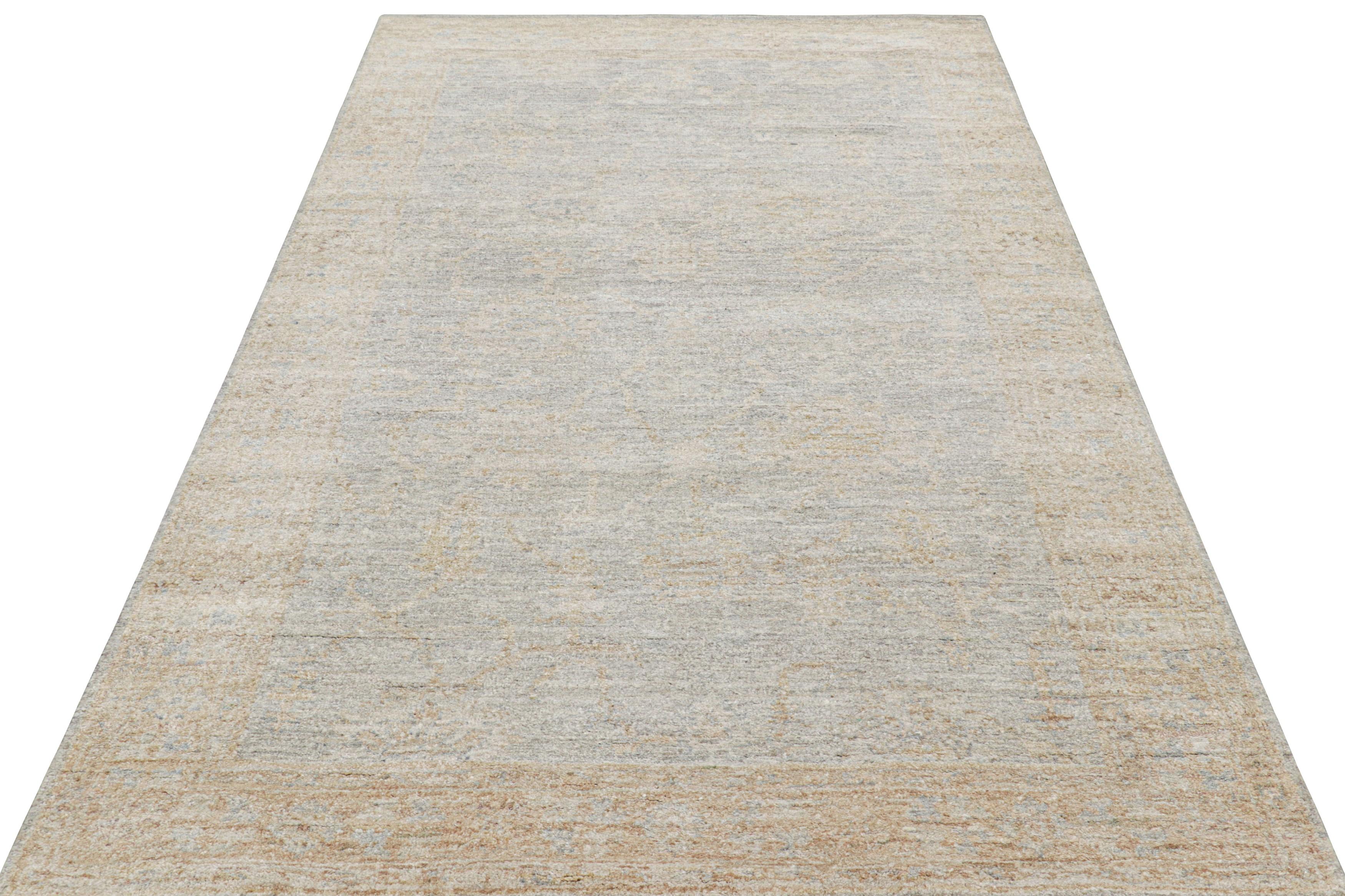 Oushak-Teppich von Rug & Kilim in Beige-Braun und Grau mit Blumenmustern (Handgeknüpft) im Angebot