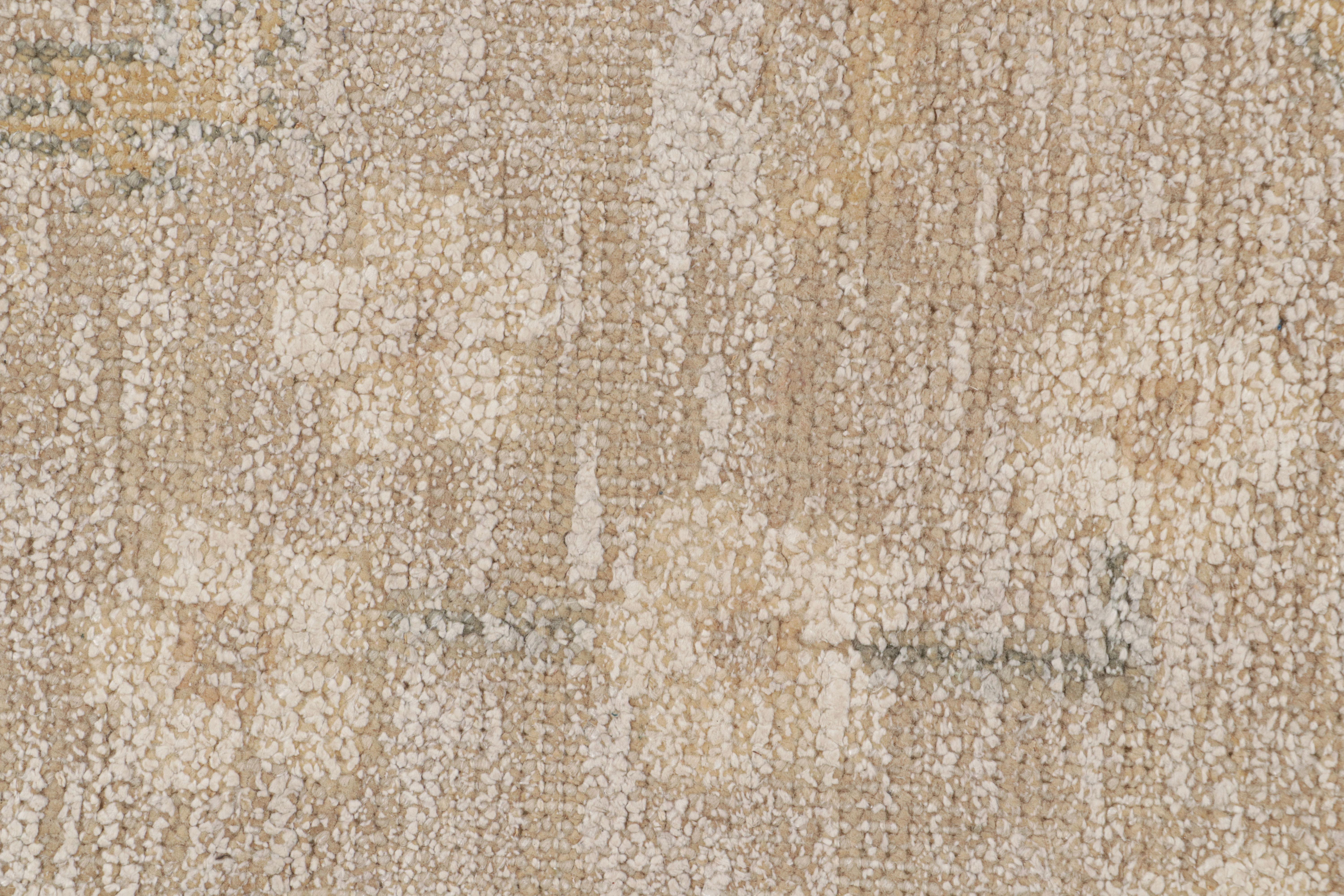 Rug & Kilim's Oushak Style Teppich in Beige-Braun und Grau mit floralen Mustern (21. Jahrhundert und zeitgenössisch) im Angebot