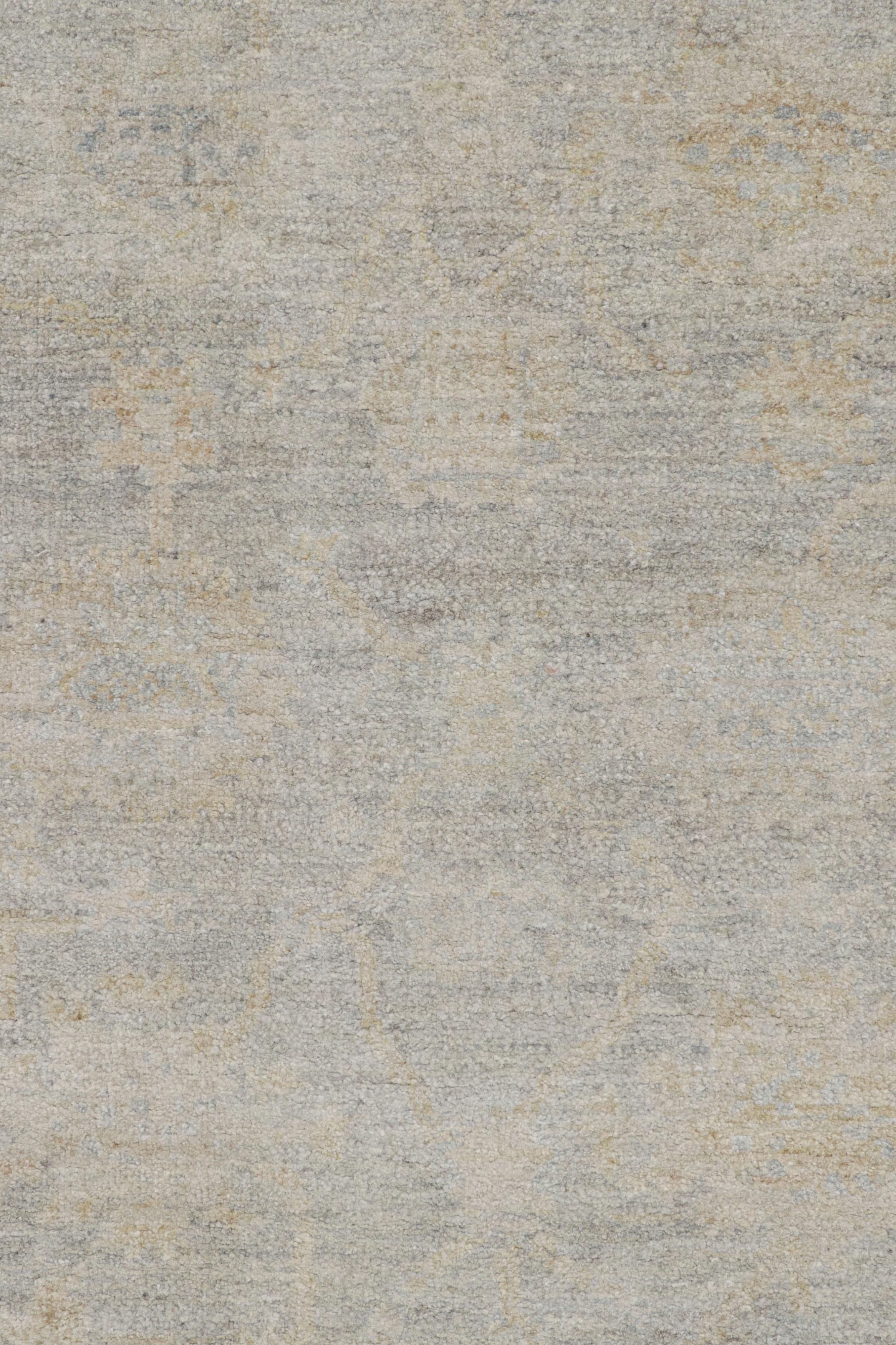 Oushak-Teppich von Rug & Kilim in Beige-Braun und Grau mit Blumenmustern (21. Jahrhundert und zeitgenössisch) im Angebot