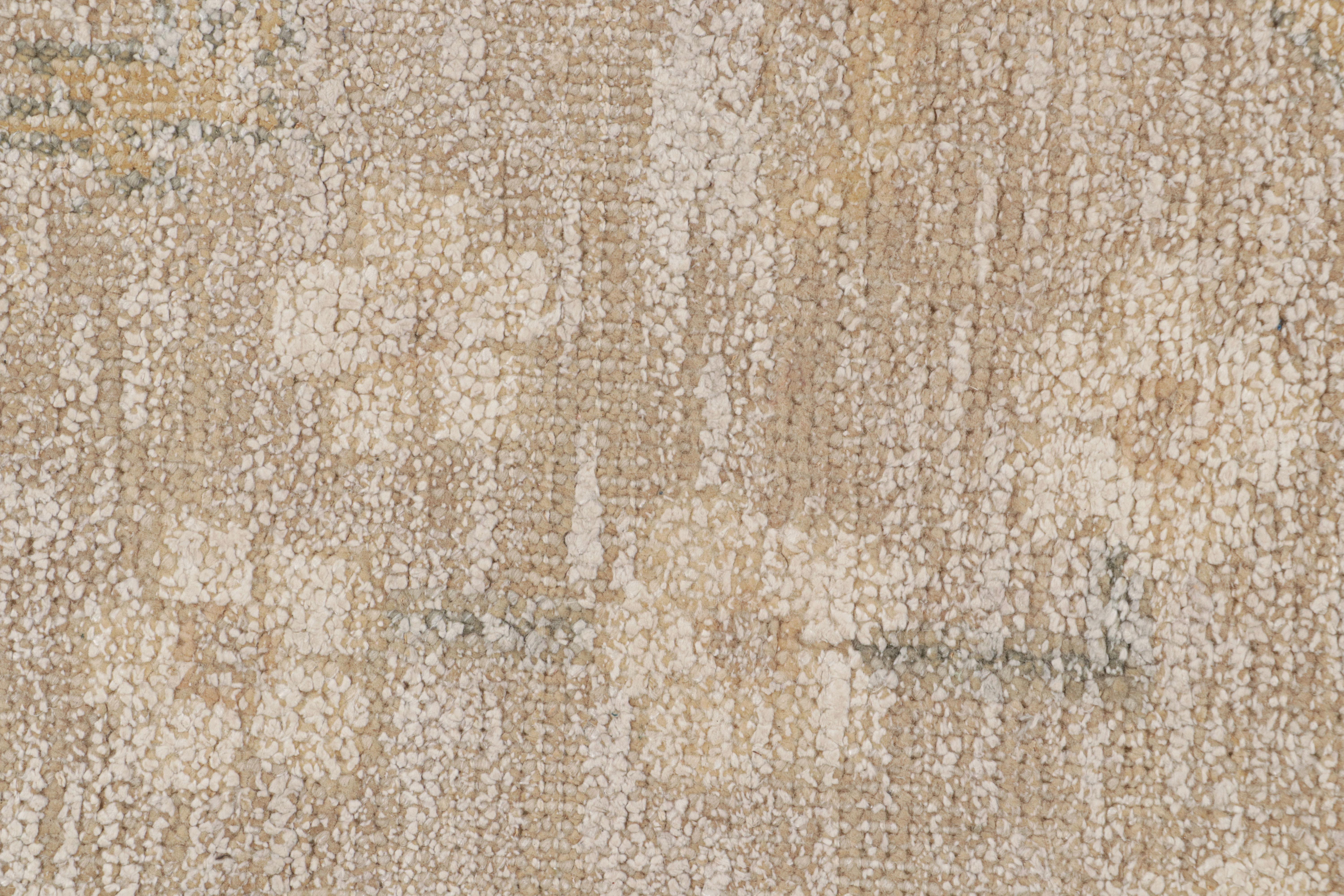 XXI secolo e contemporaneo Tappeto in stile Oushak di Rug & Kilim in beige-marrone e grigio con motivi floreali in vendita