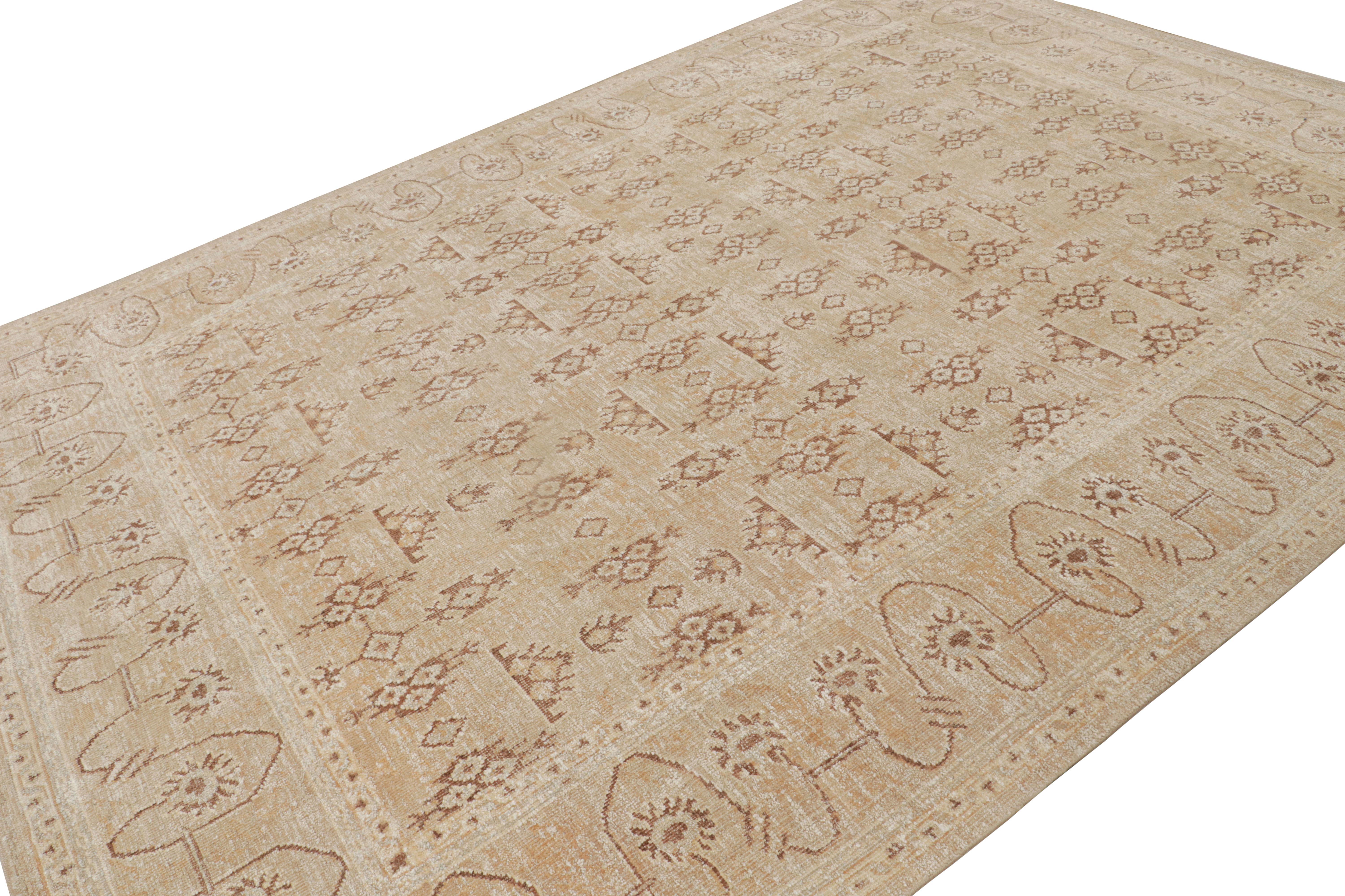 Dieser handgeknüpfte Teppich im Format 9x13 aus Wolle und Sari-Seide stammt aus der neuen Modern Classics Collection'S von Rug & Kilim, die von antiken Oushak-Teppichen inspiriert ist. 

Über das Design: 

Der Teppich ist aus einem neuen Garn