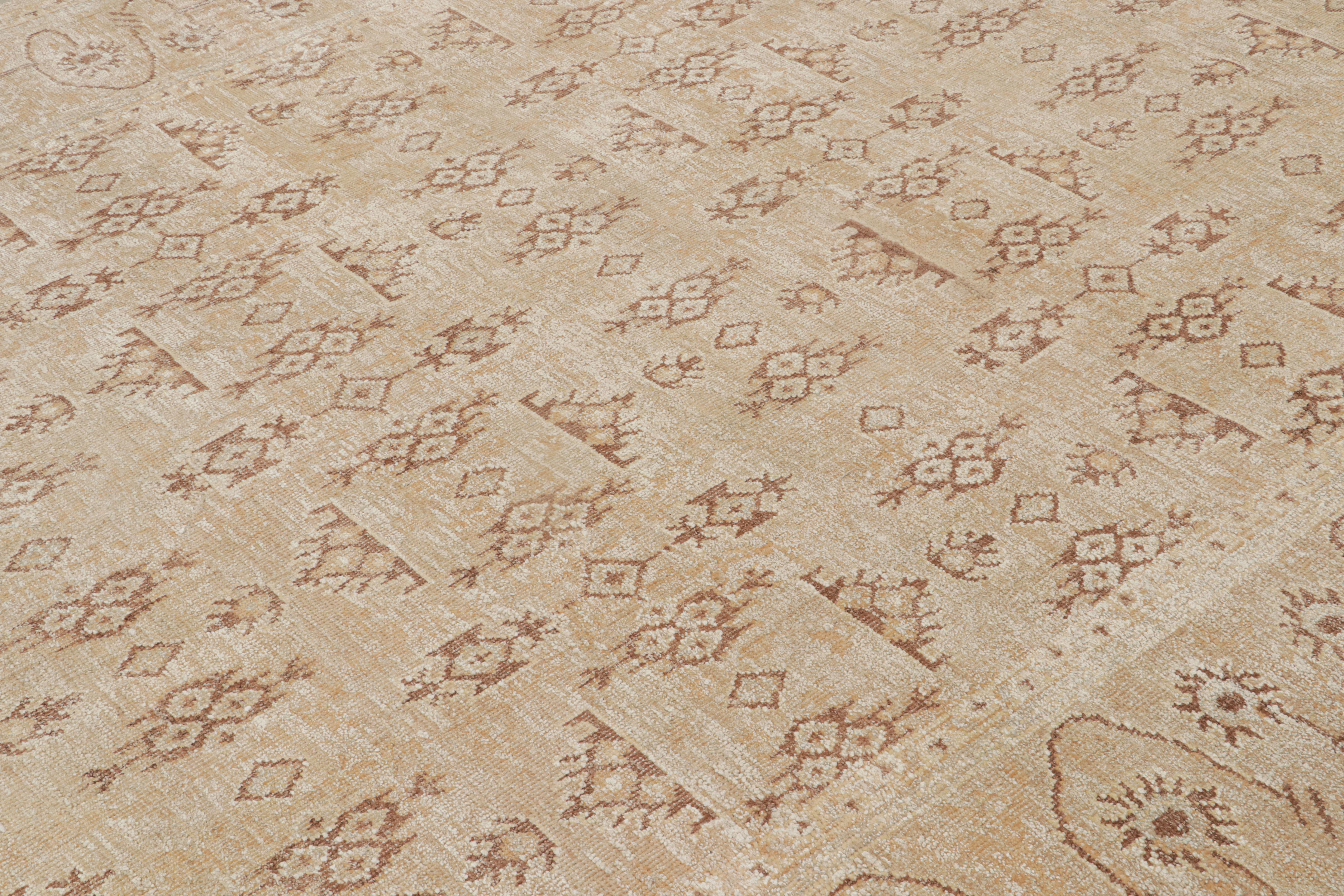 Oushak-Teppich von Rug & Kilim in Beige-Braun und Orange mit geometrischem Muster (Handgeknüpft) im Angebot