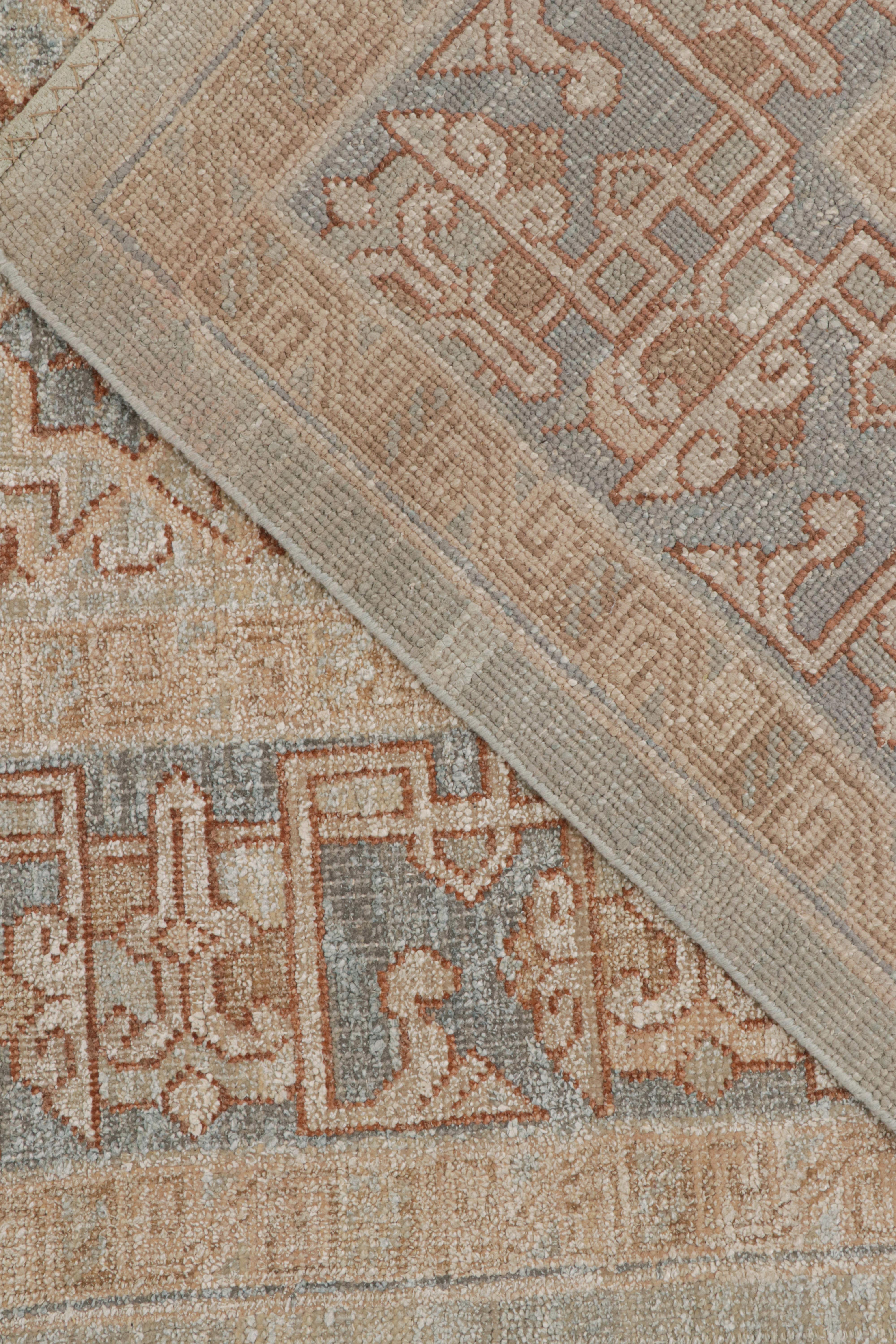 Rug & Kilim's Oushak Style Teppich in Beige-Braun & Blauen Geometrischen Mustern (Wolle) im Angebot