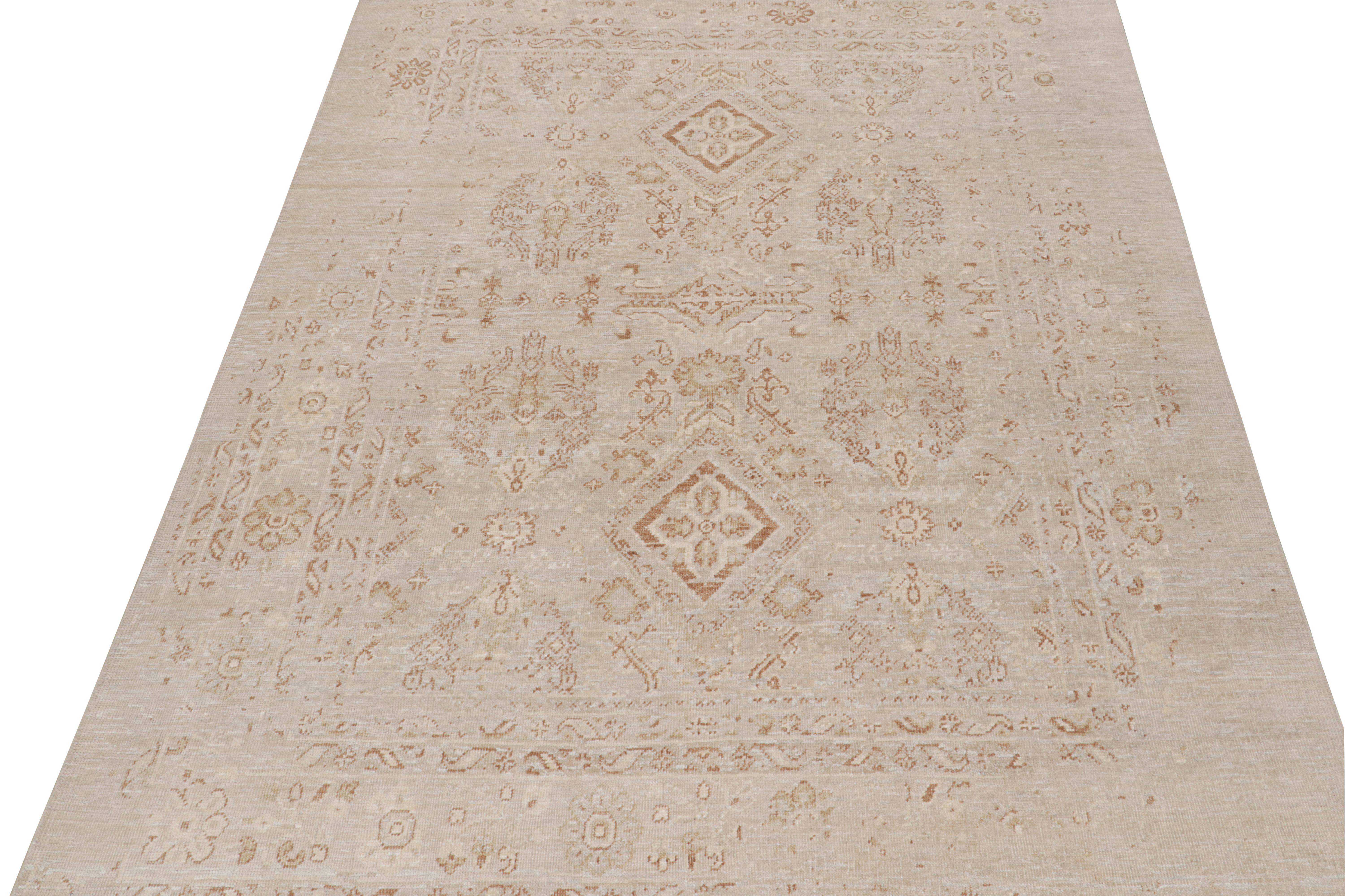 Rug & Kilim's Oushak Style Rug in Beige-Brown Geometric Patterns (tapis de style Oushak à motifs géométriques beige et marron) Neuf - En vente à Long Island City, NY