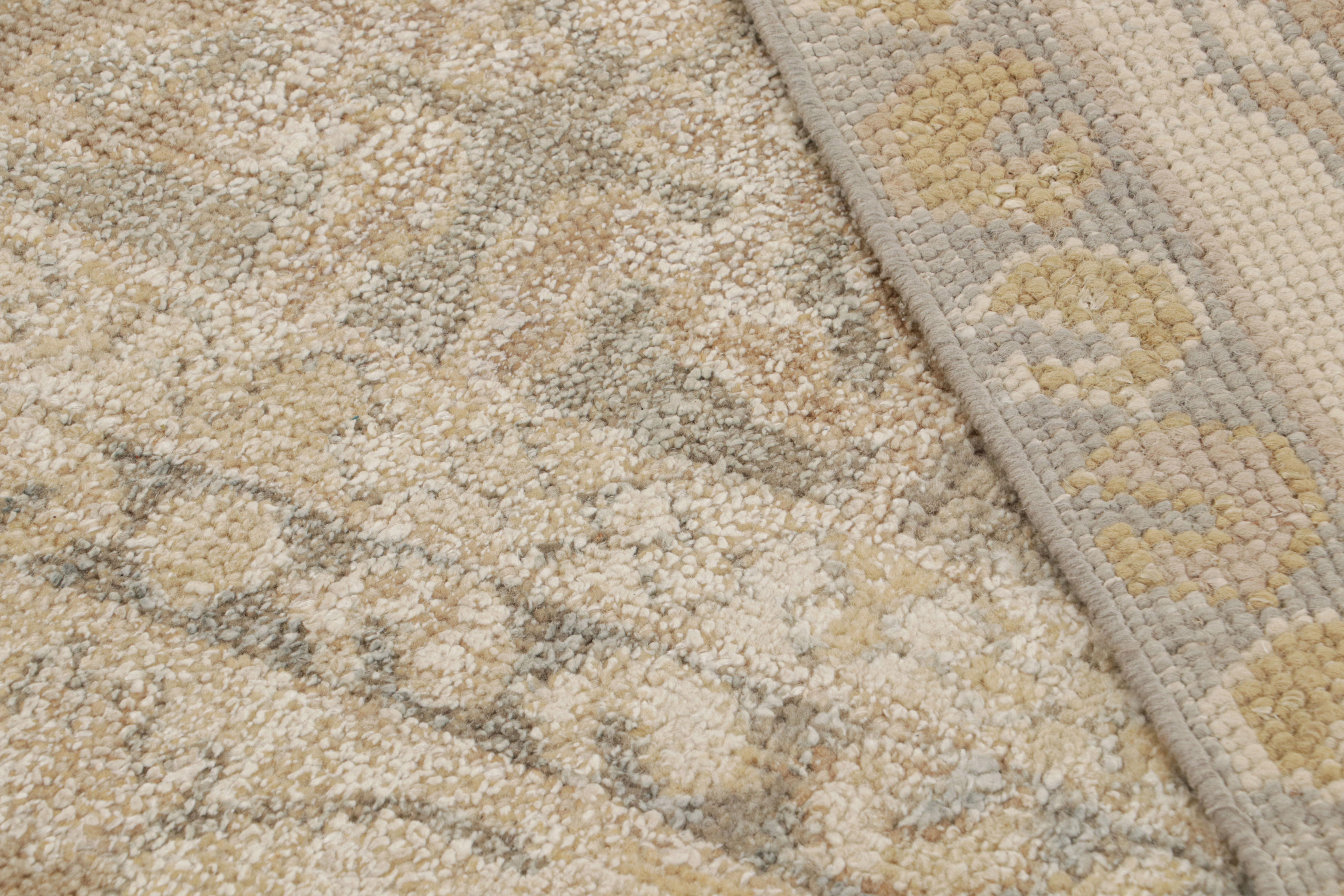 Rug & Kilim's Oushak Style Teppich in Beige-Braun, Grau mit Blumenmustern (Wolle) im Angebot