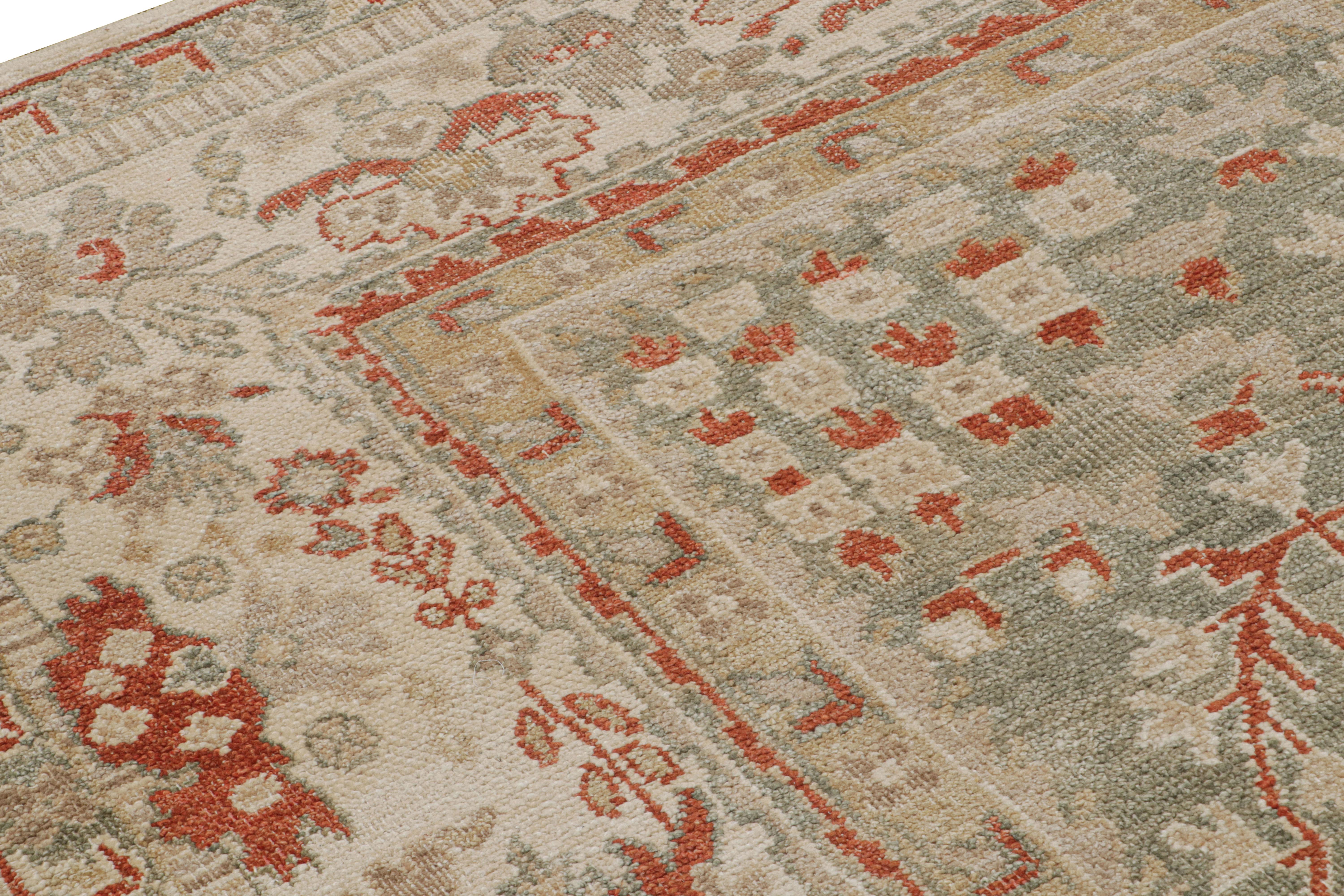 Rug & Kilim - Tappeto in stile Oushak in beige-marrone con motivi floreali verdi In condizioni Nuovo in vendita a Long Island City, NY